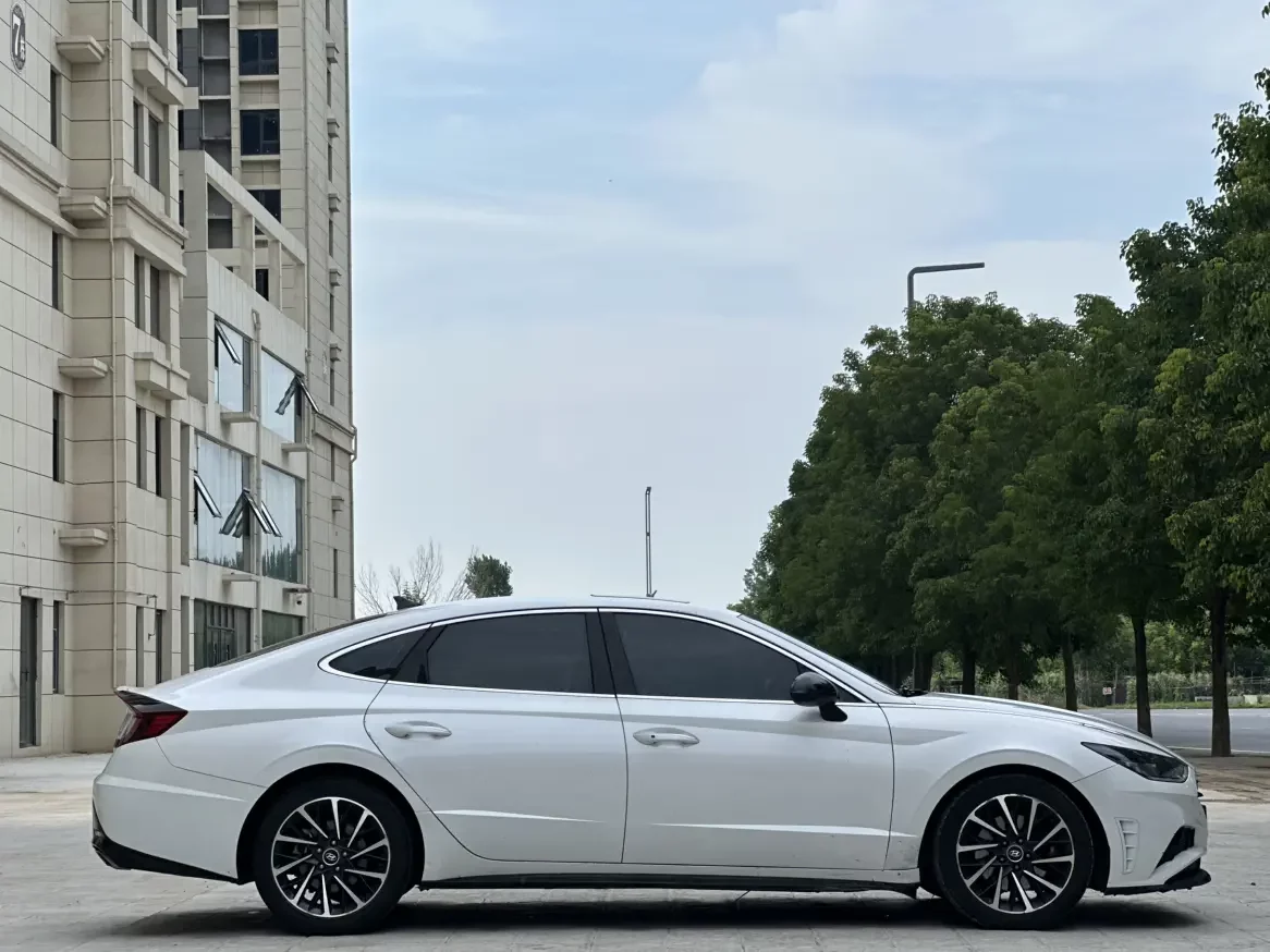 Hyundai sonata