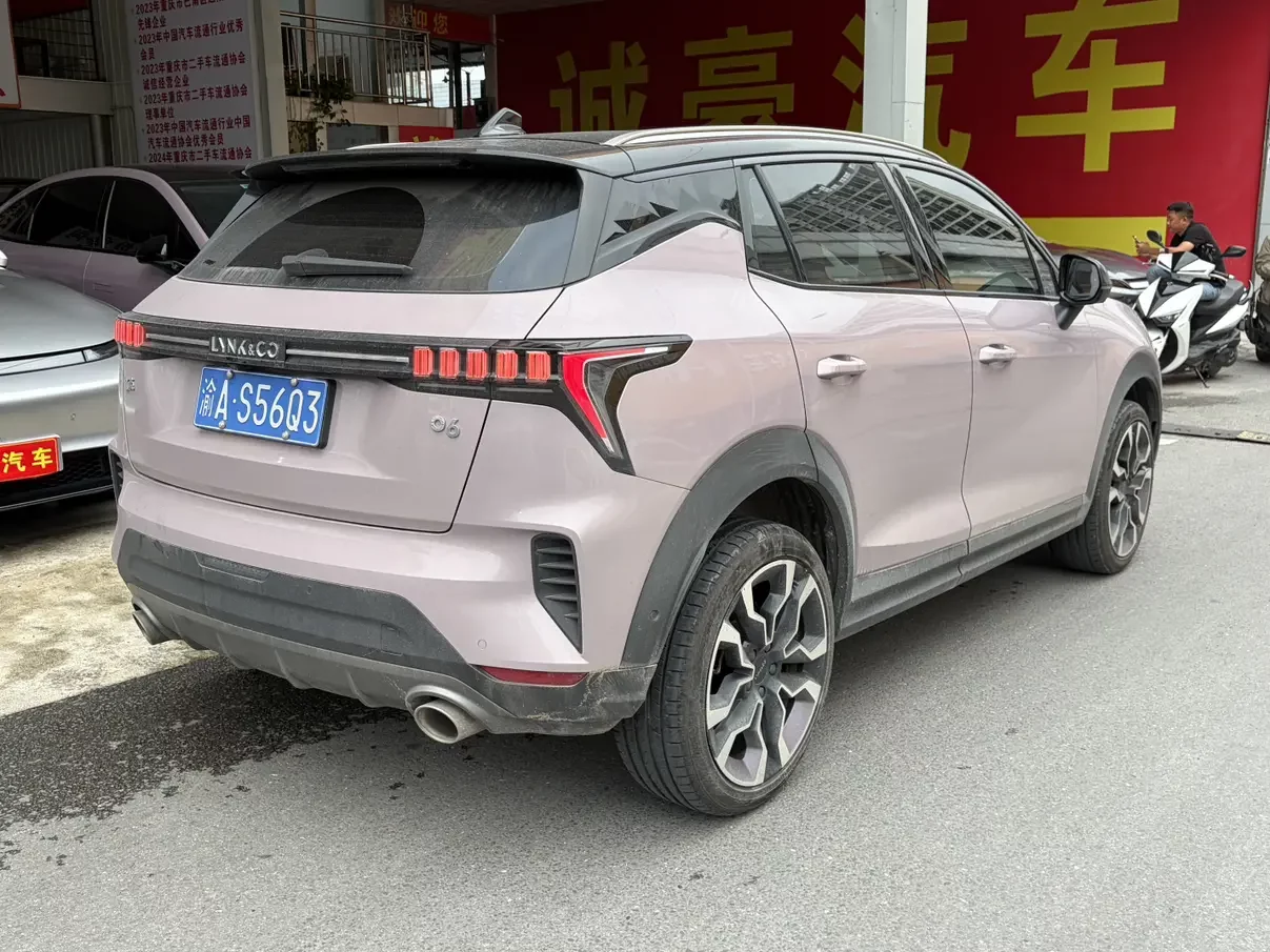 Lynk & Co 06