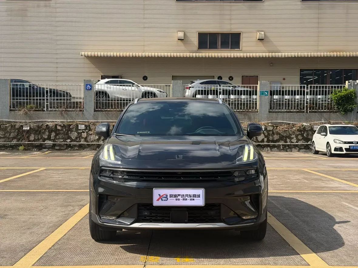 Lynk & Co 06