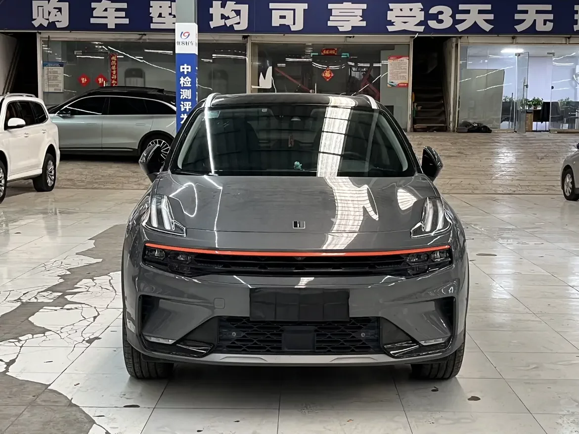 Lynk & Co 06