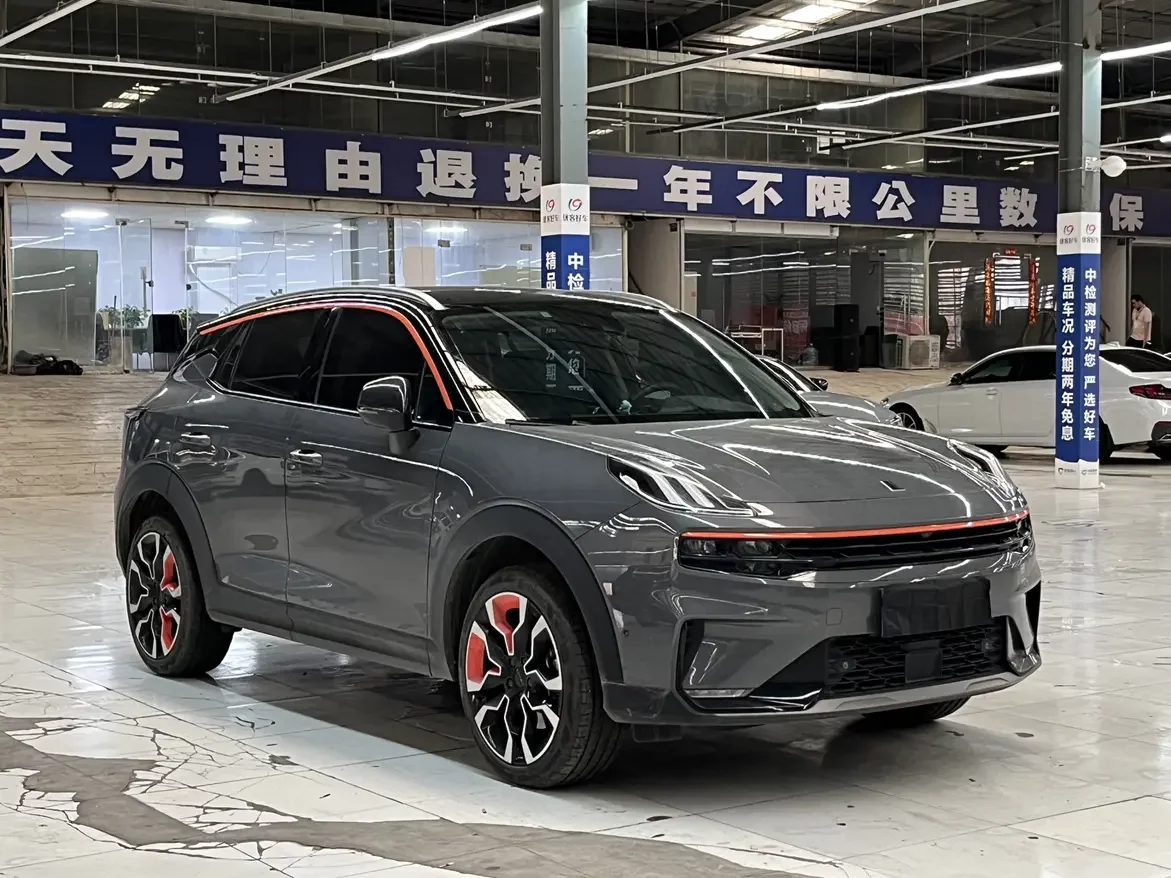 Lynk & Co 06