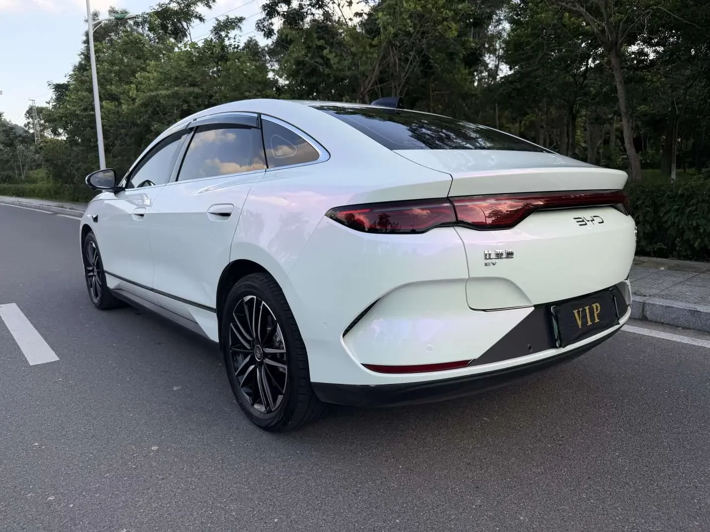 BYD Qin L EV