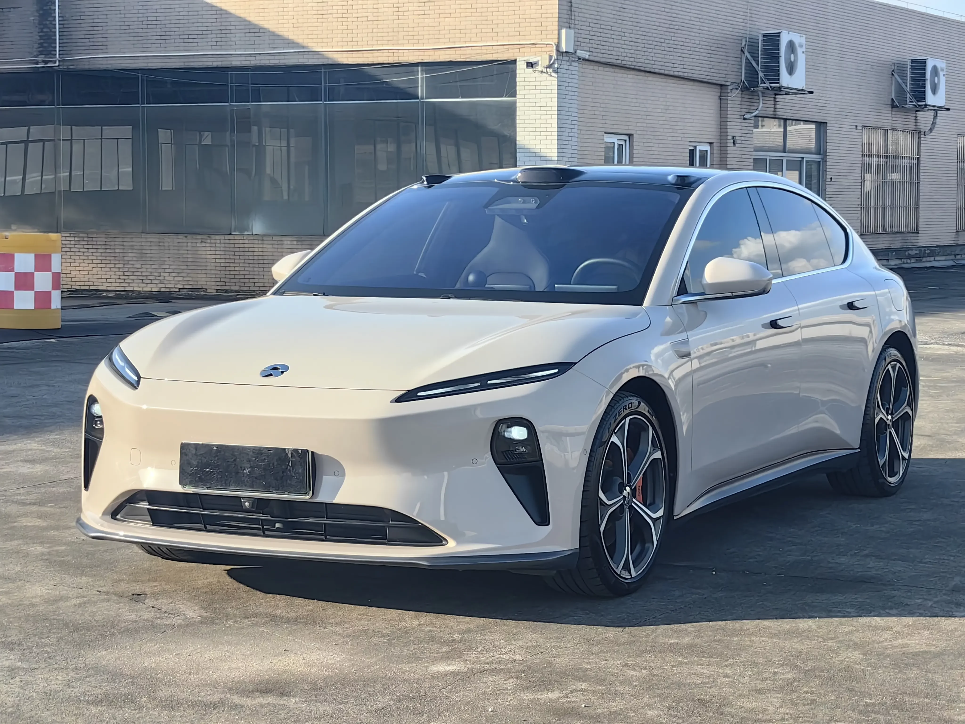 NIO ET5  из Китая
