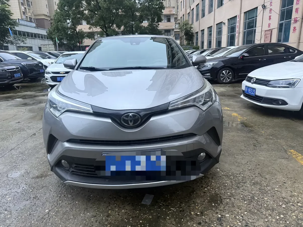 Toyota C-HR Hybrid (Yize IZOA)  из Китая
