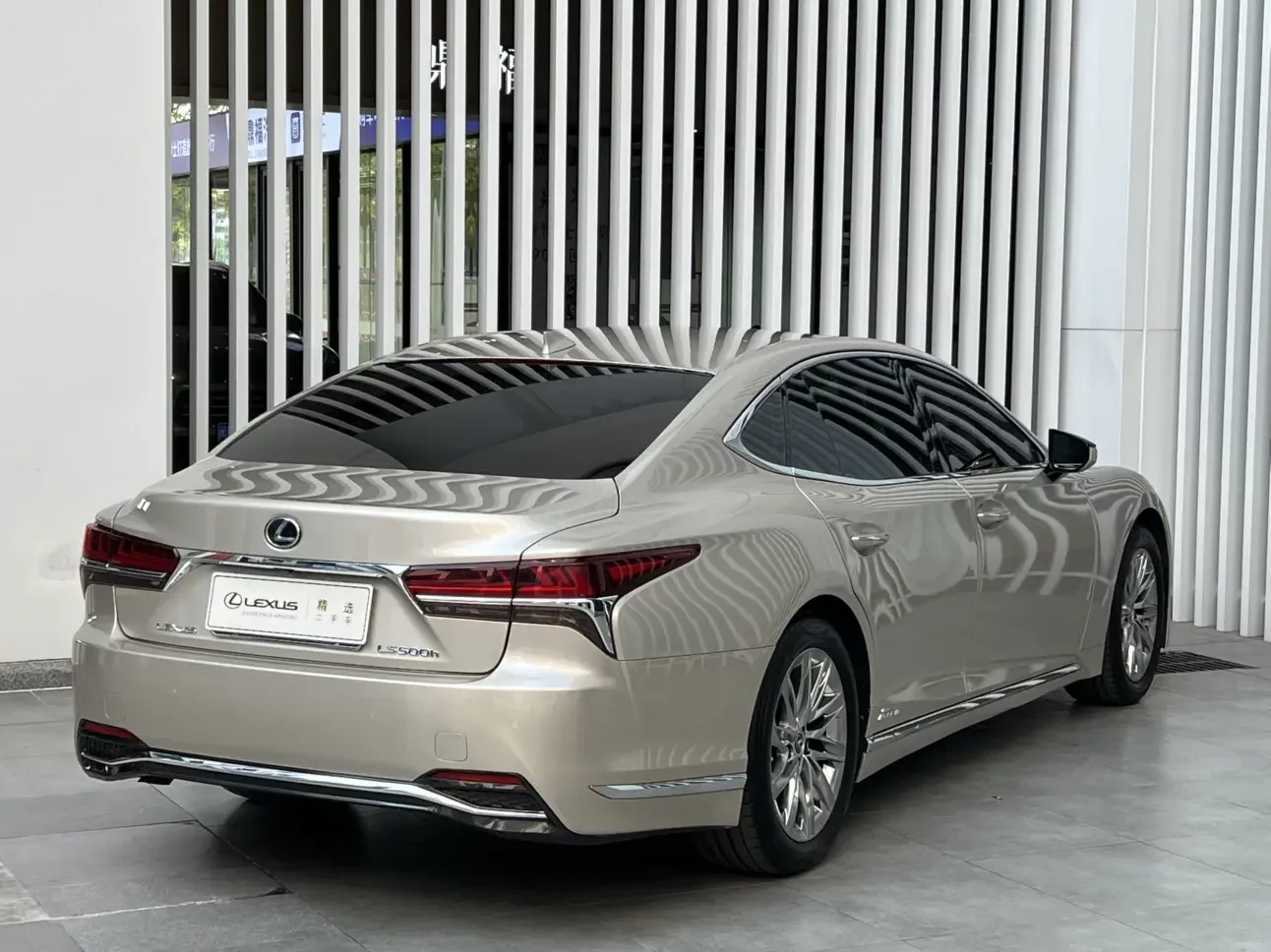Lexus LS