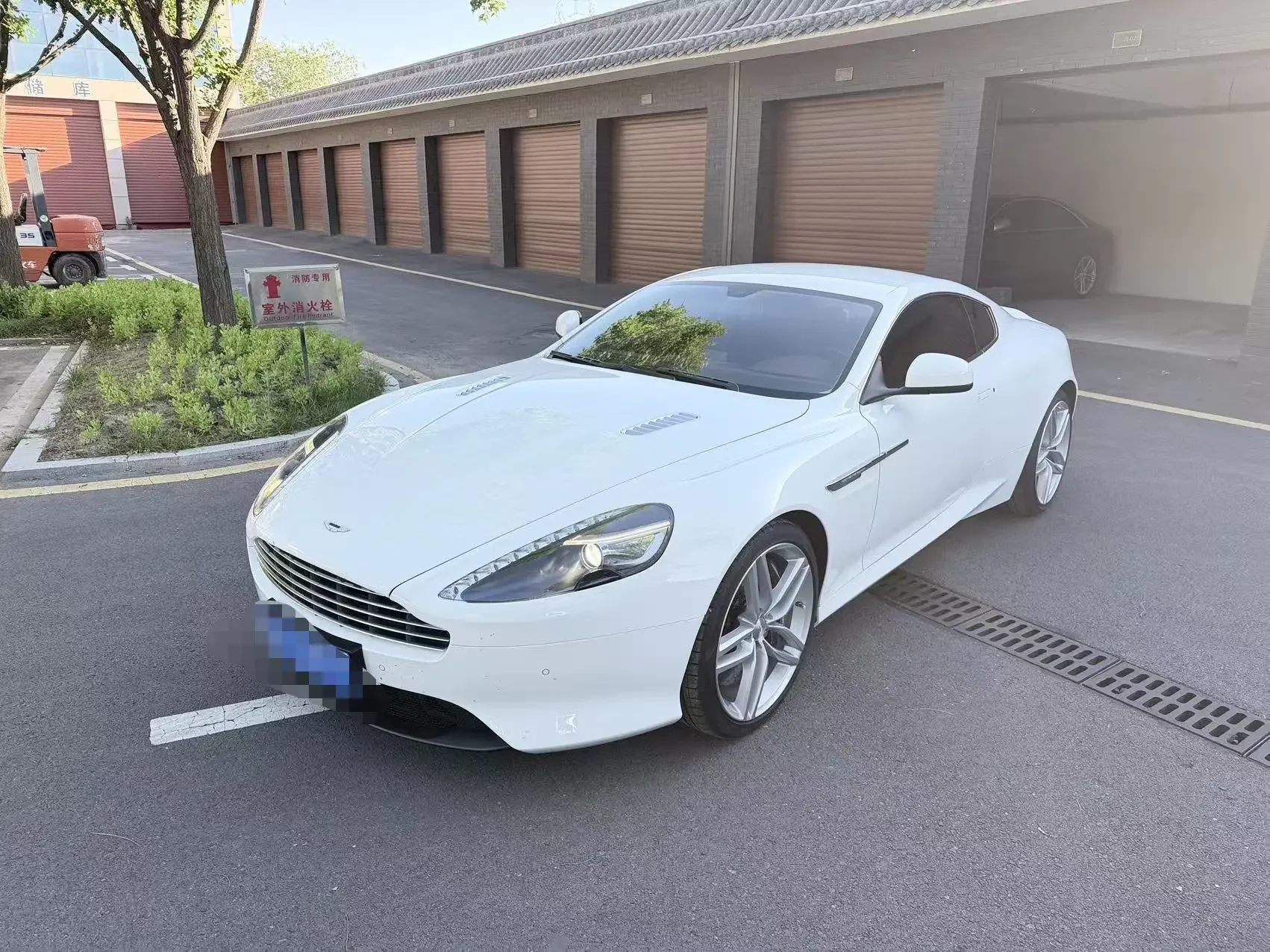 Aston Martin DB9