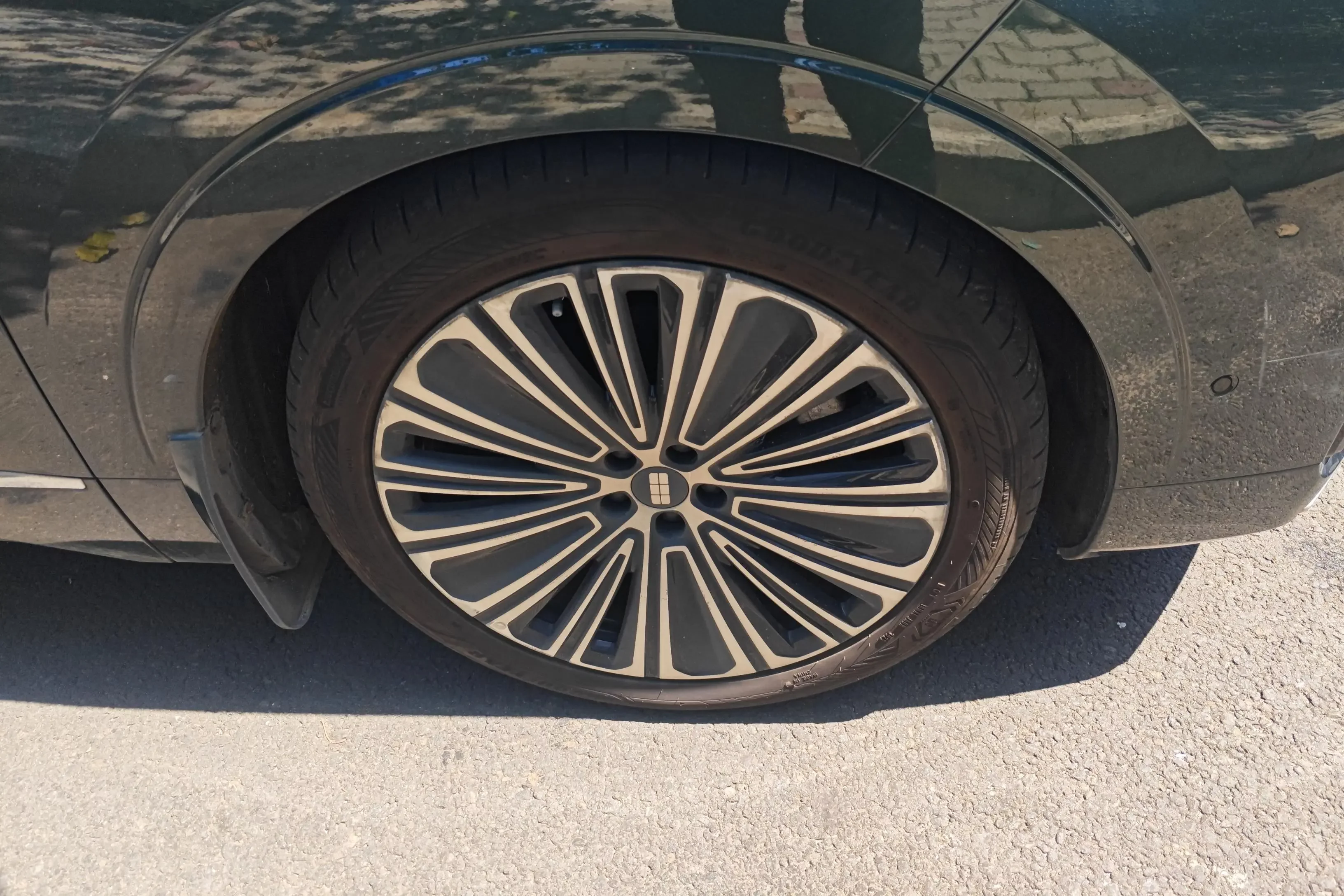 Geely Galaxy M9