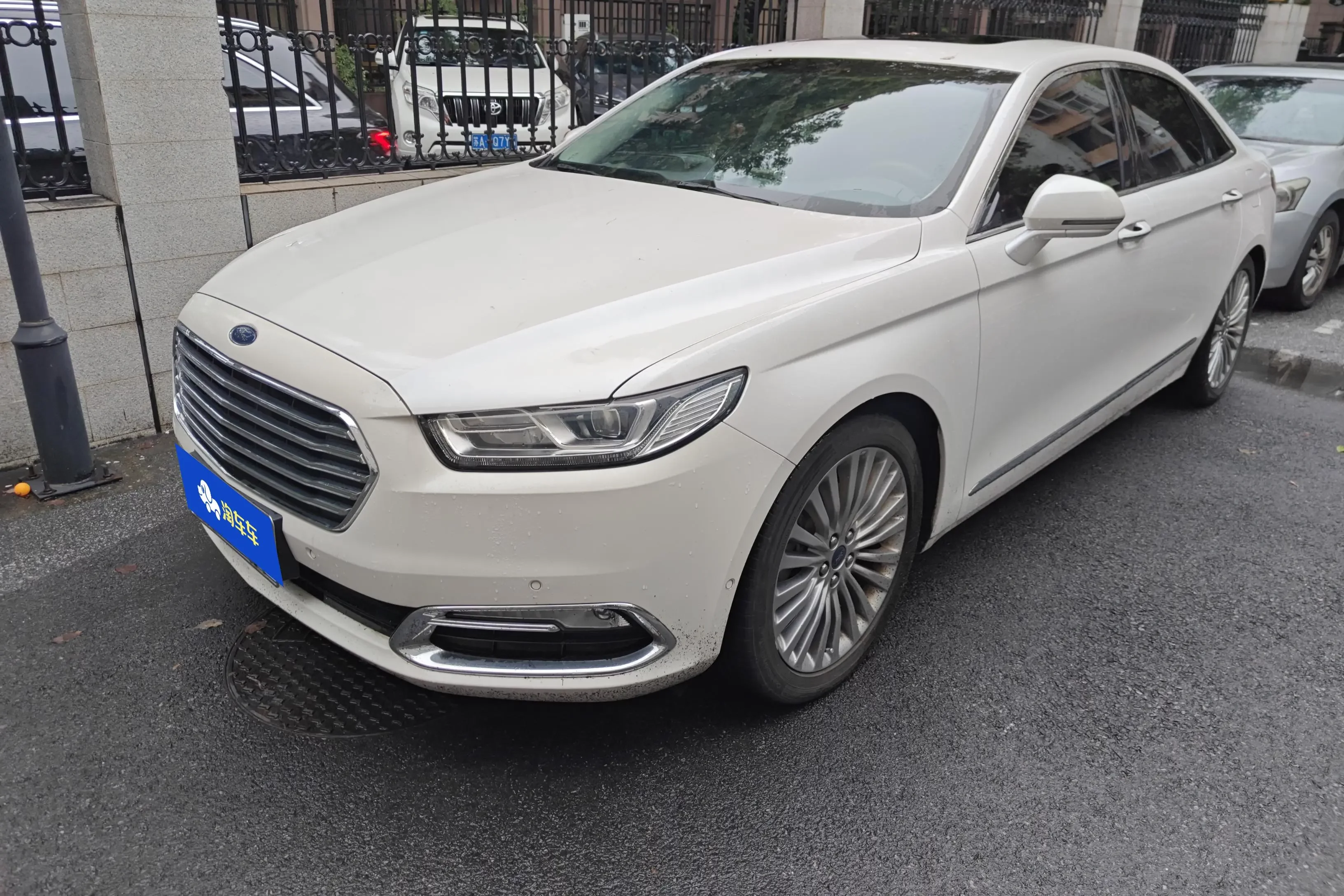 Ford Taurus