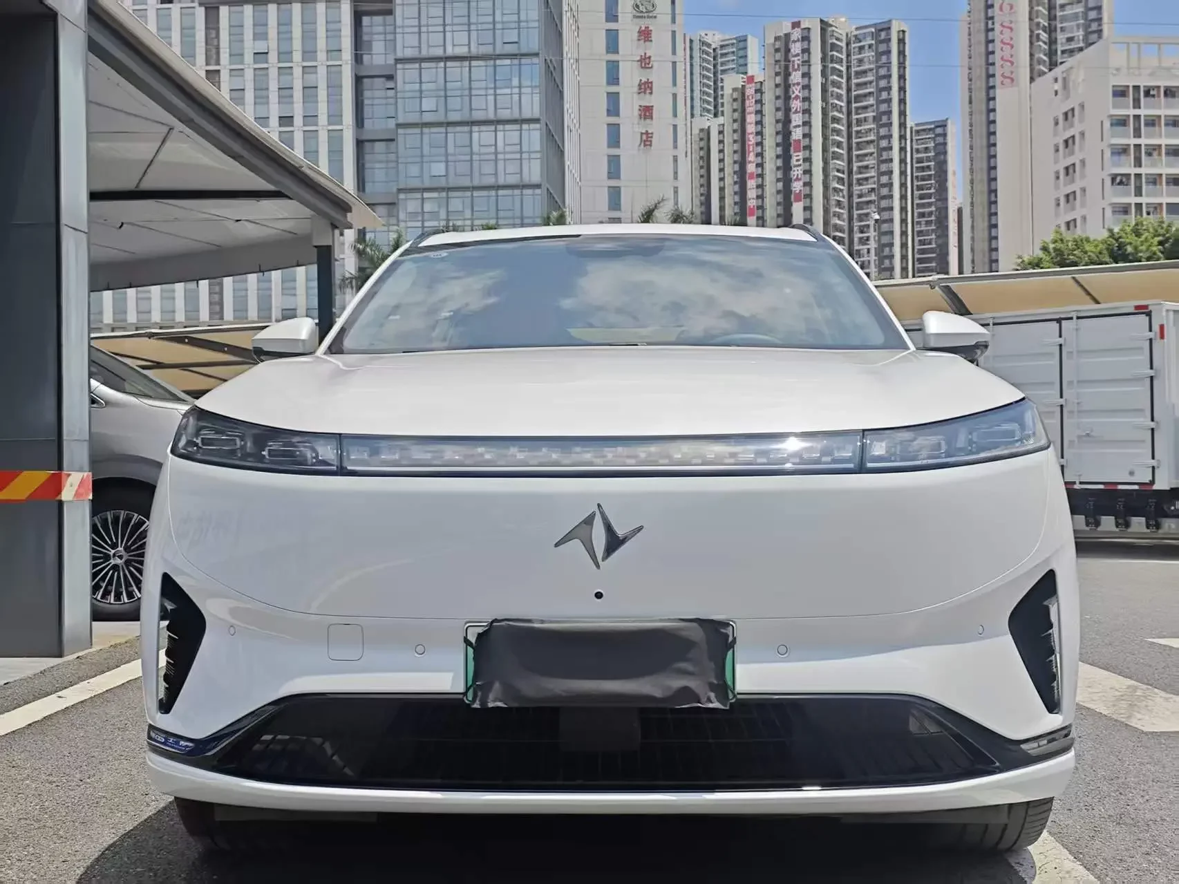 Dongfeng Yipai 008  из Китая