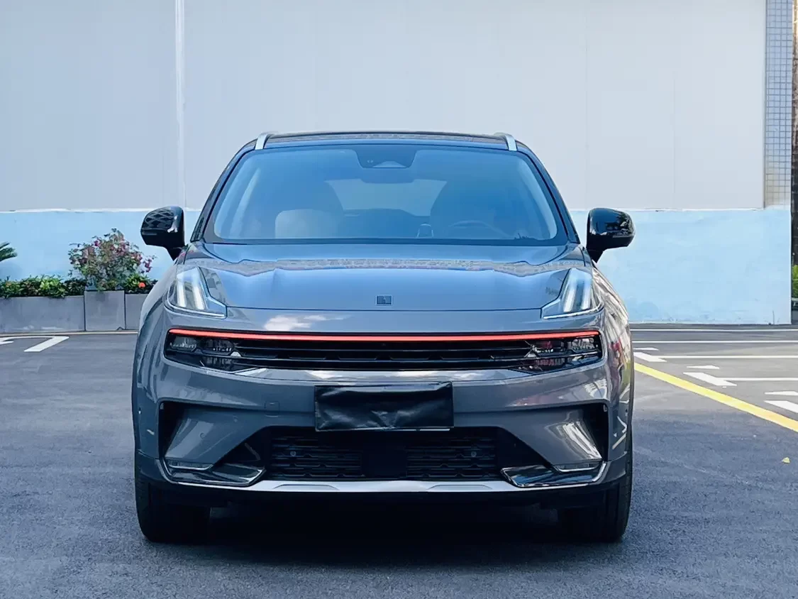 Lynk & Co 06