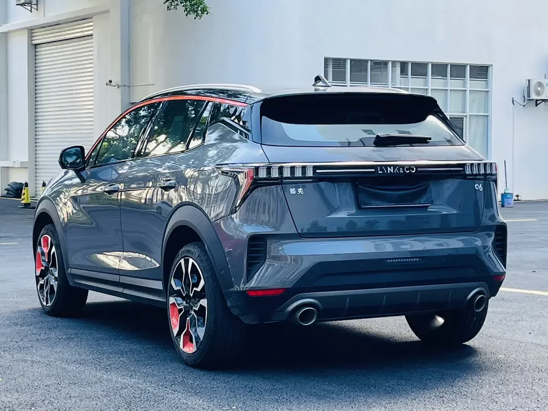 Lynk & Co 06
