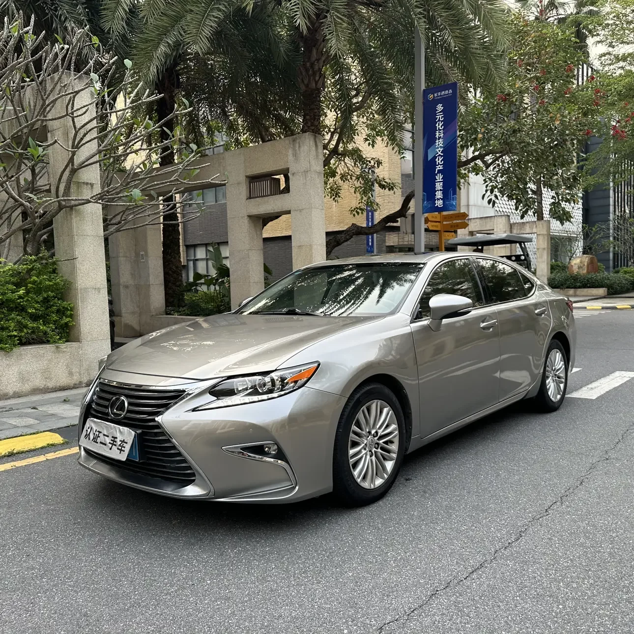 Lexus ES