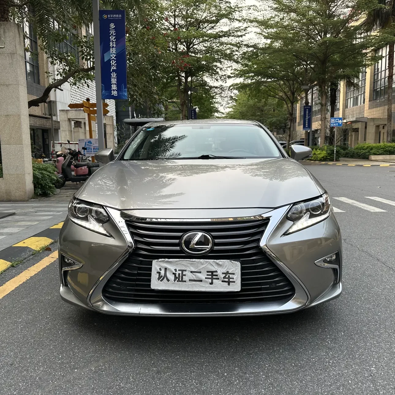 Lexus ES