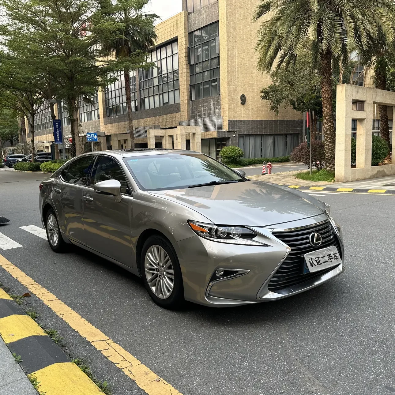Lexus ES