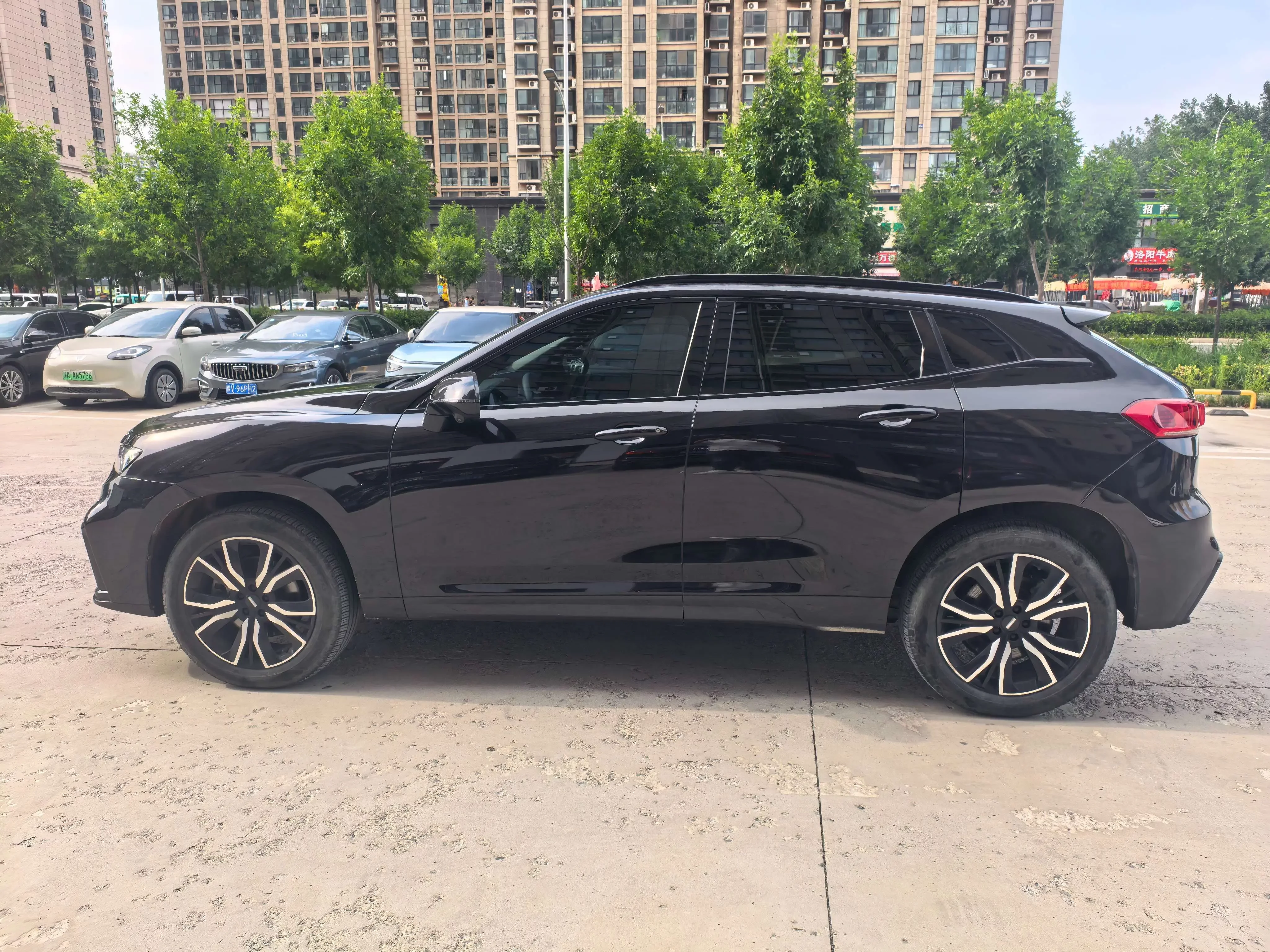 Wey Wei brand VV7