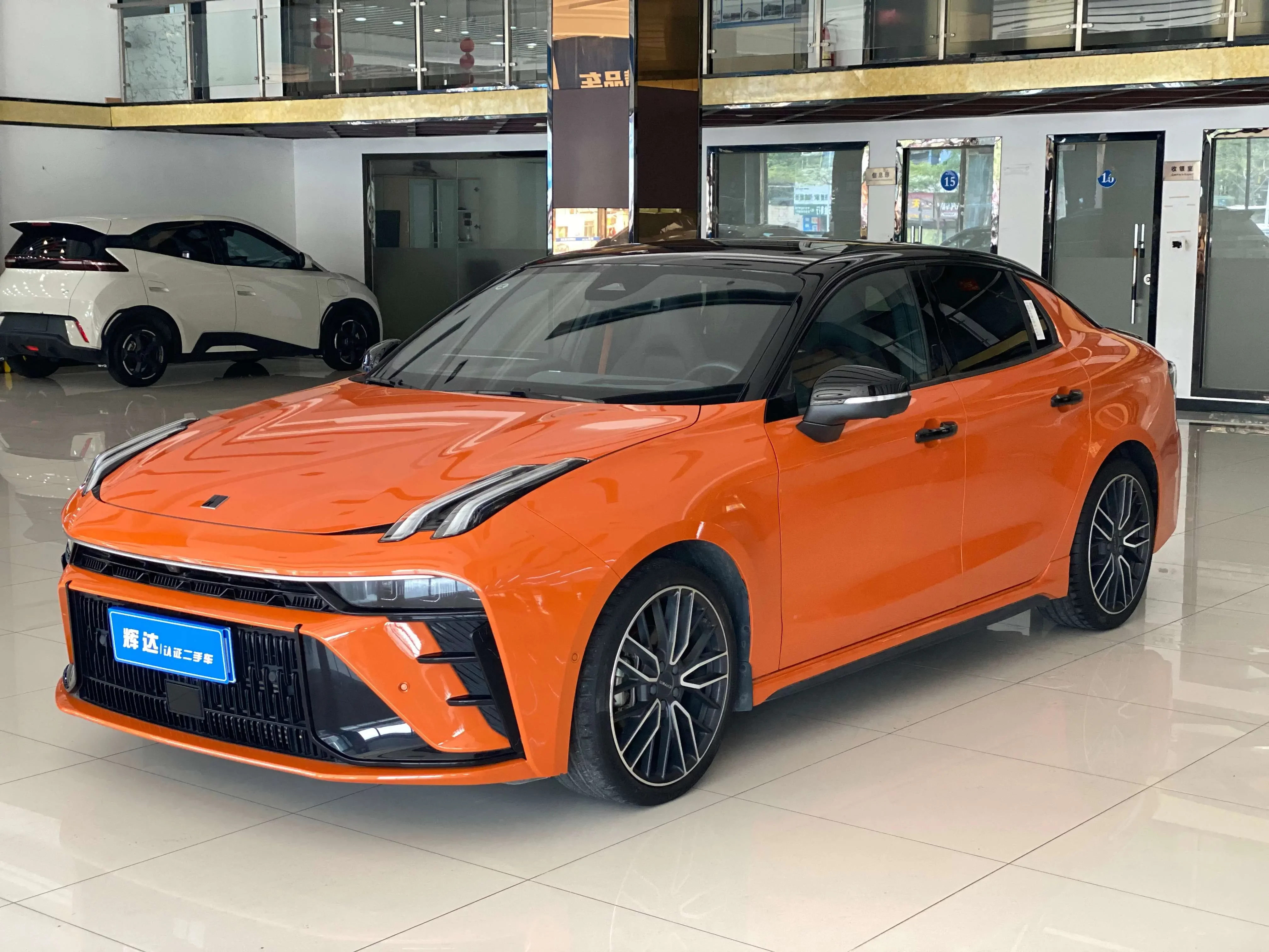 Lynk & Co 03