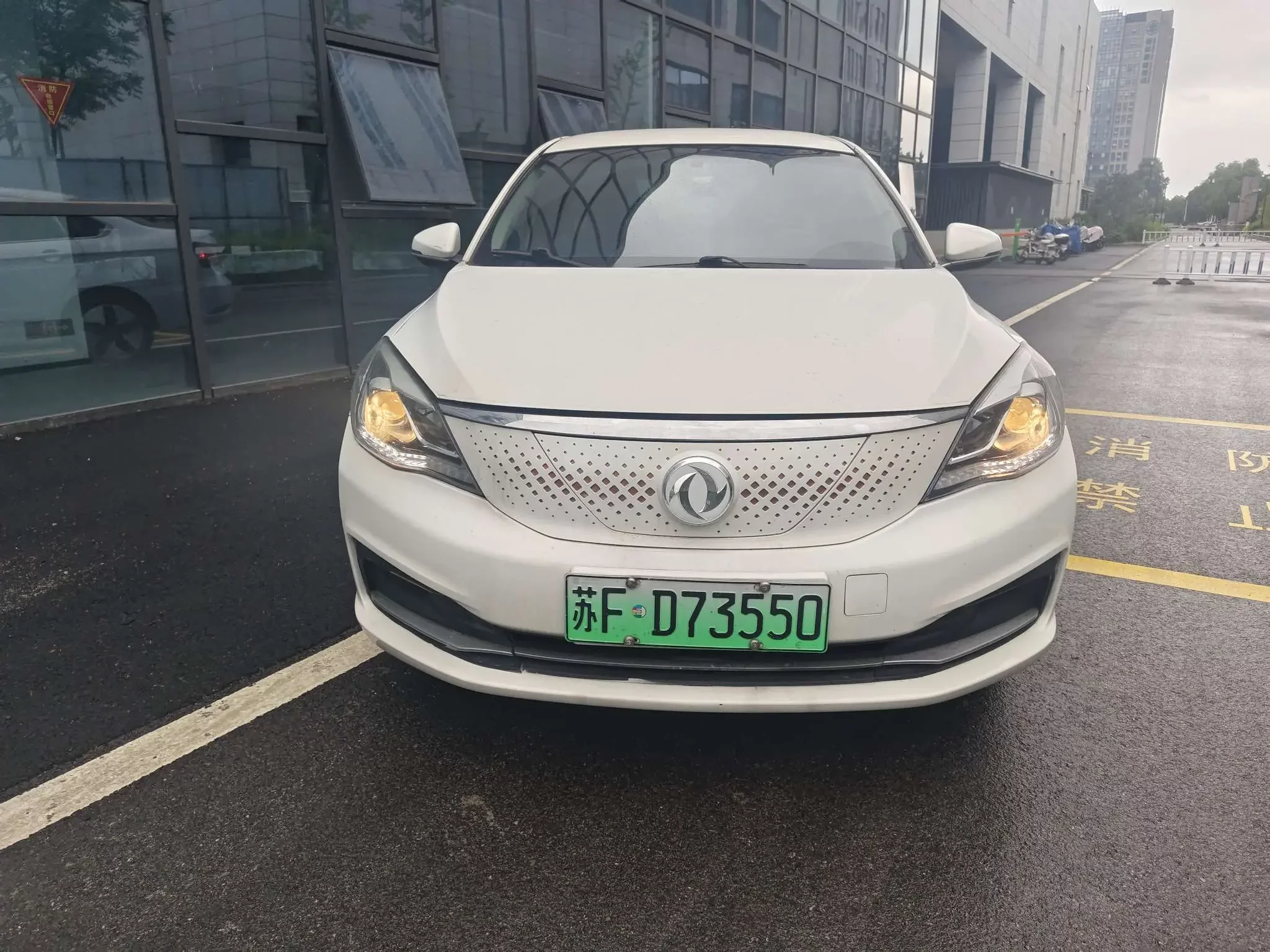 Dongfeng Fengshen E70  из Китая