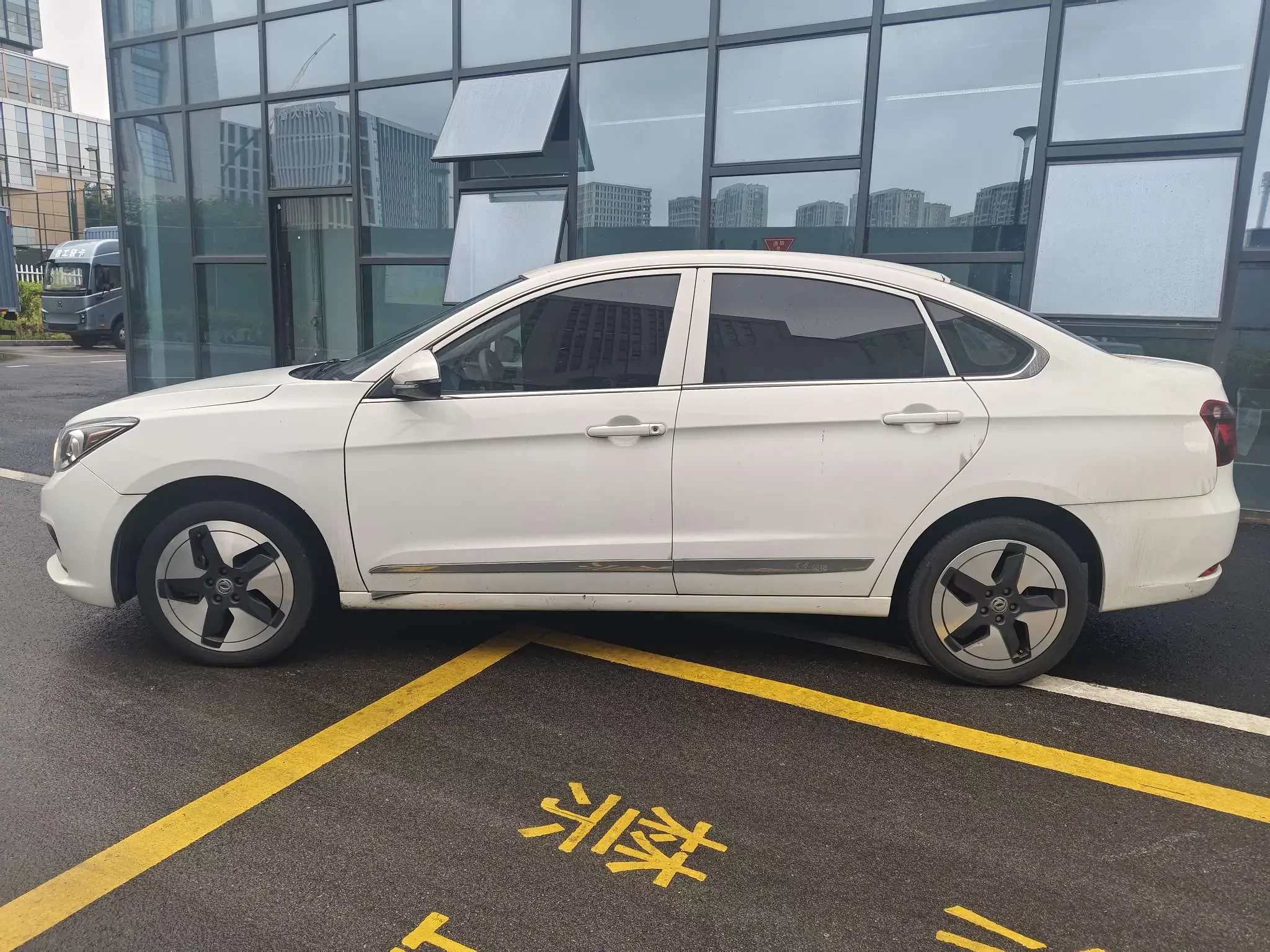 Dongfeng Fengshen E70