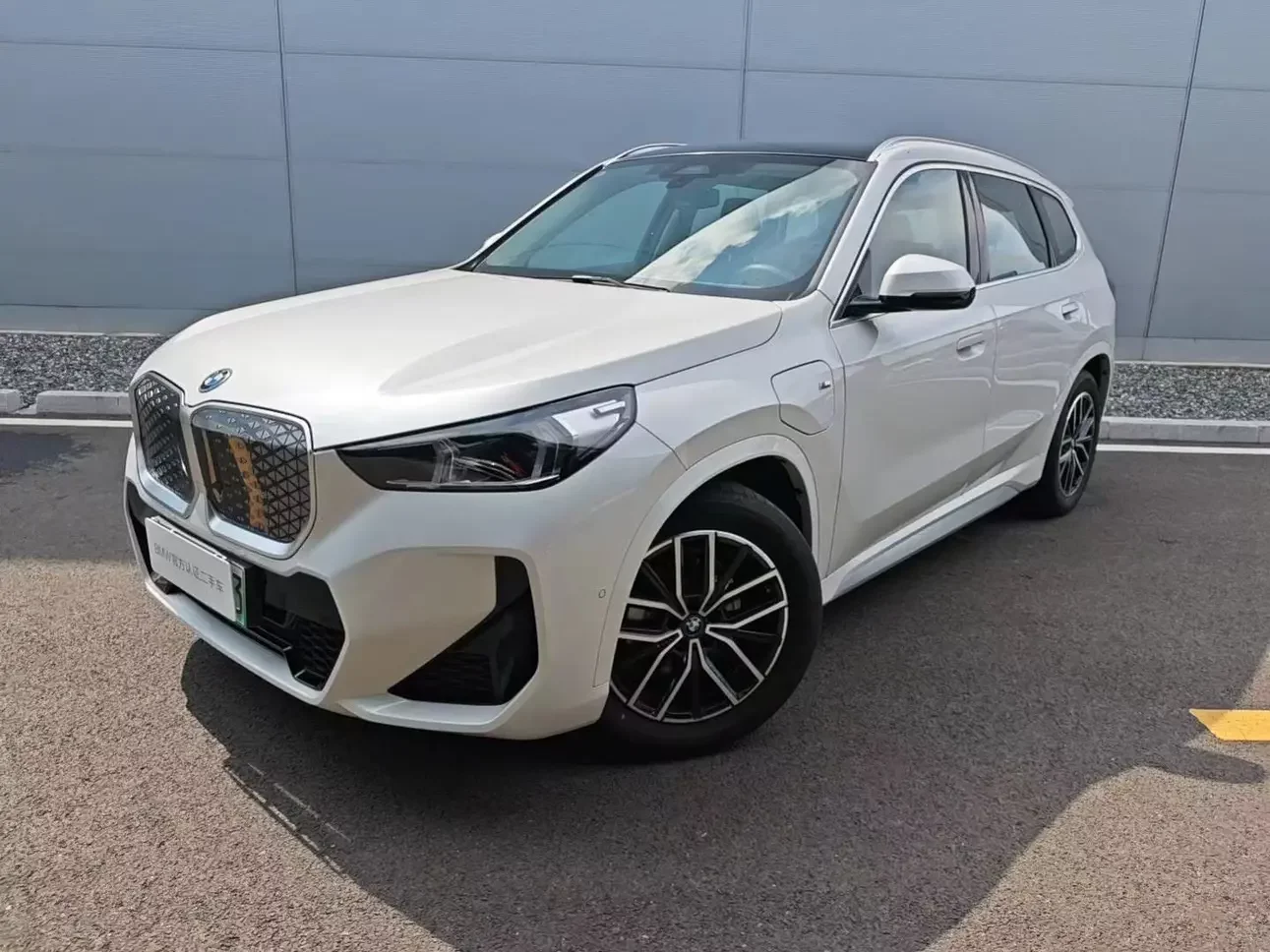 BMW iX1