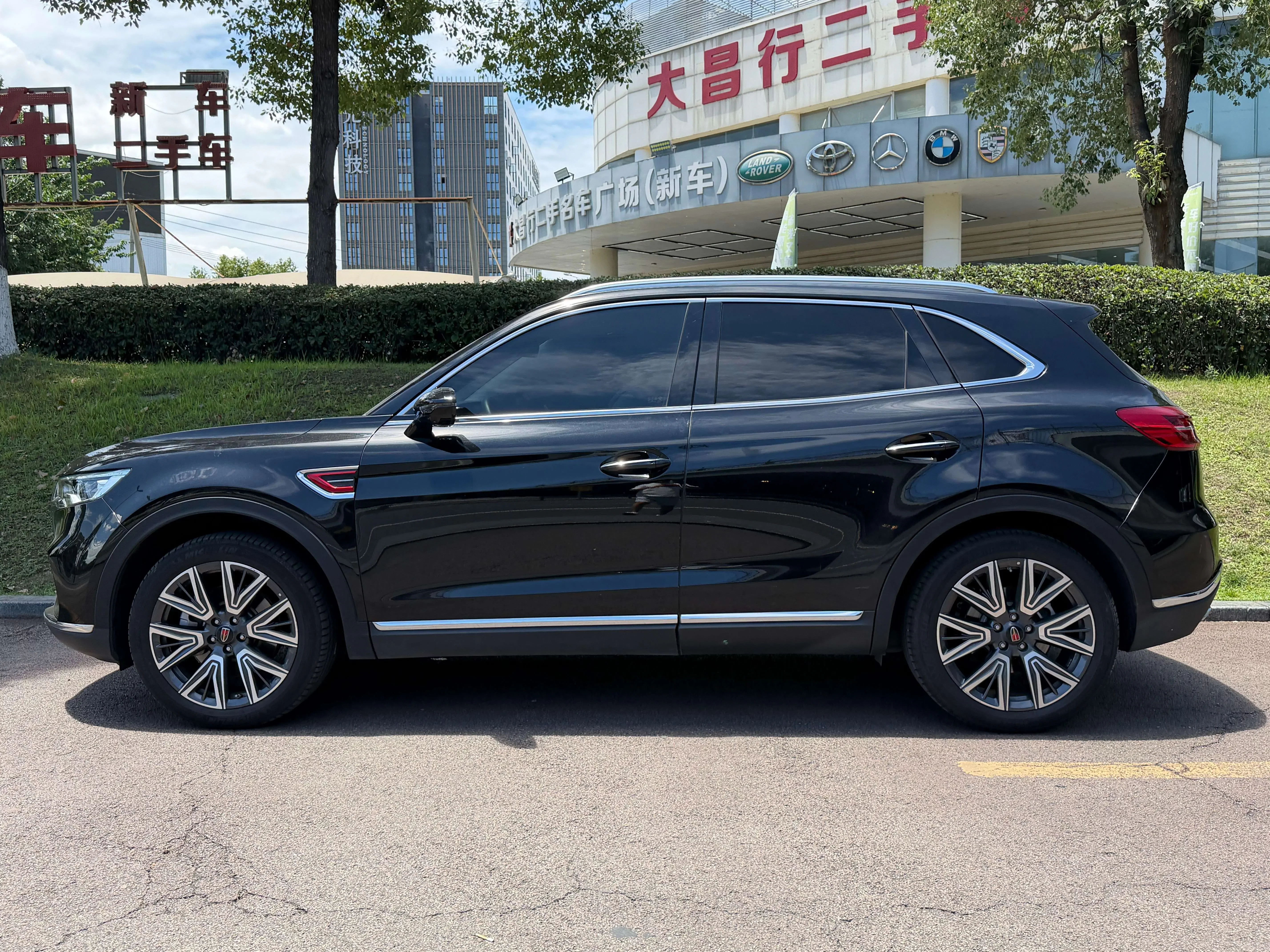 Hongqi HS5