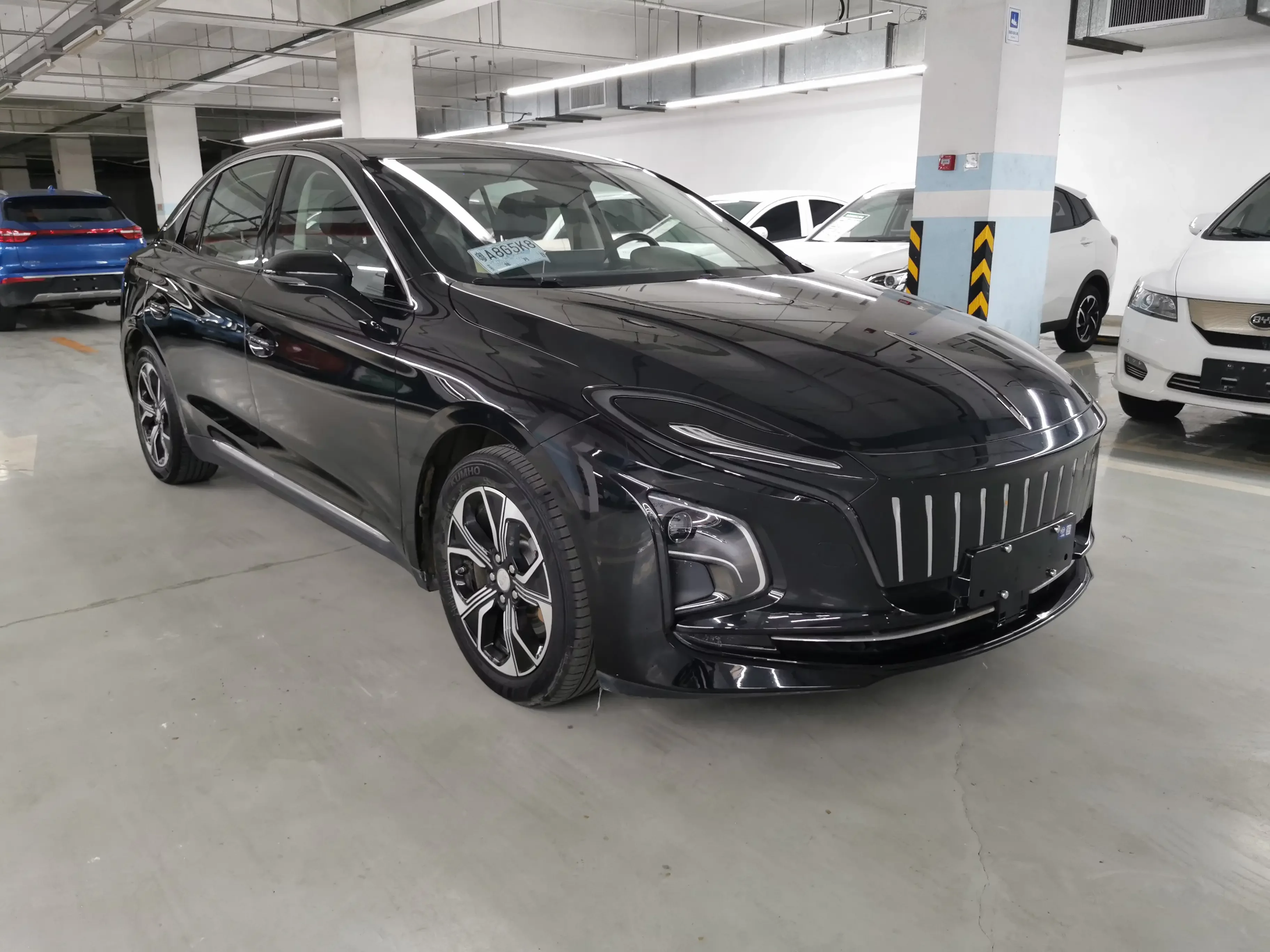 Hongqi E-QM5