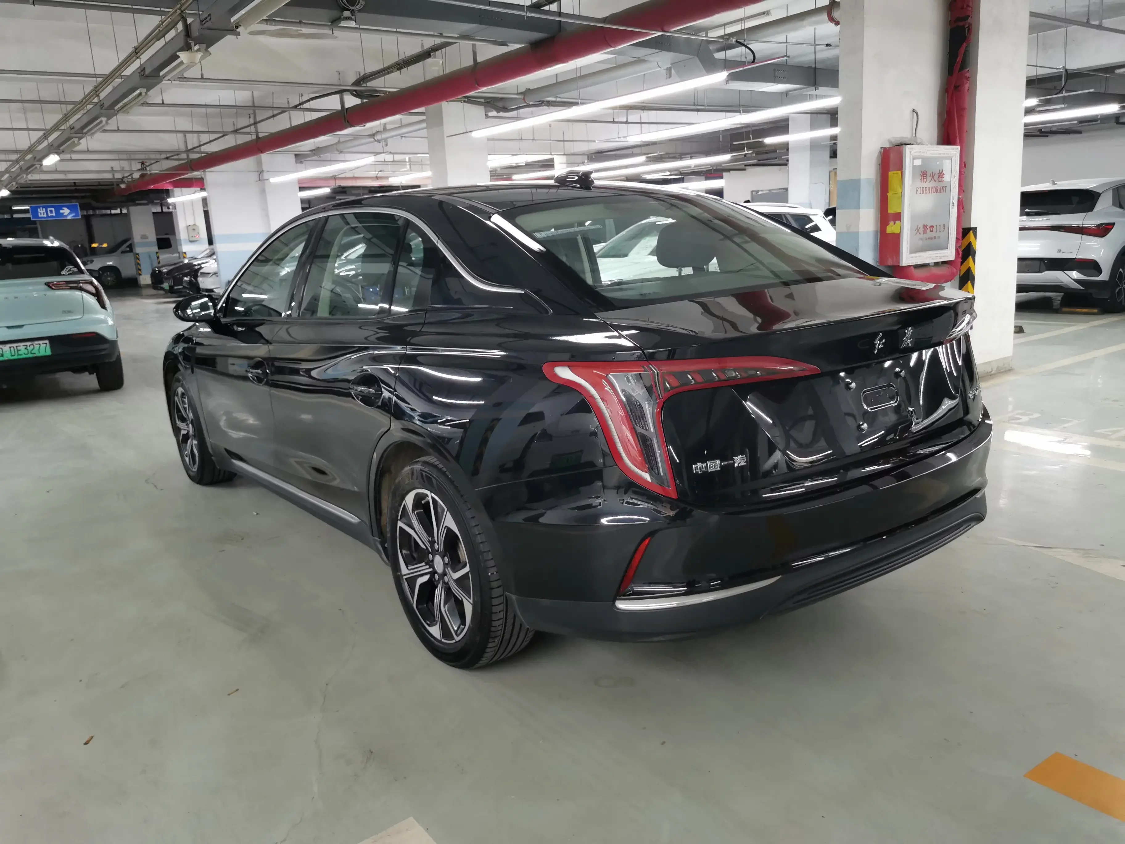 Hongqi E-QM5