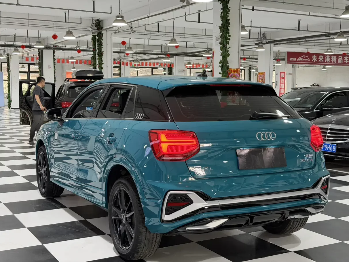 Audi Q2L