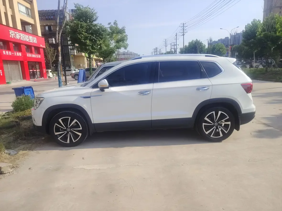 Volkswagen Tharu