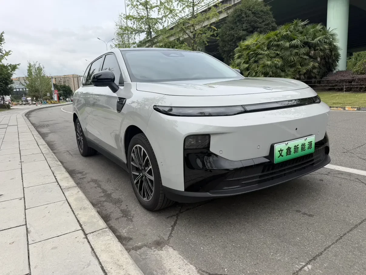 Leapmotor B10