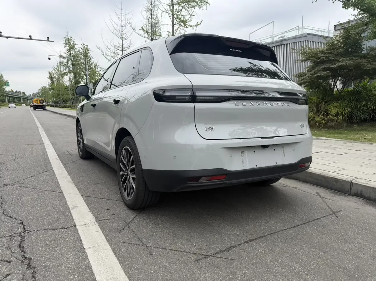 Leapmotor B10