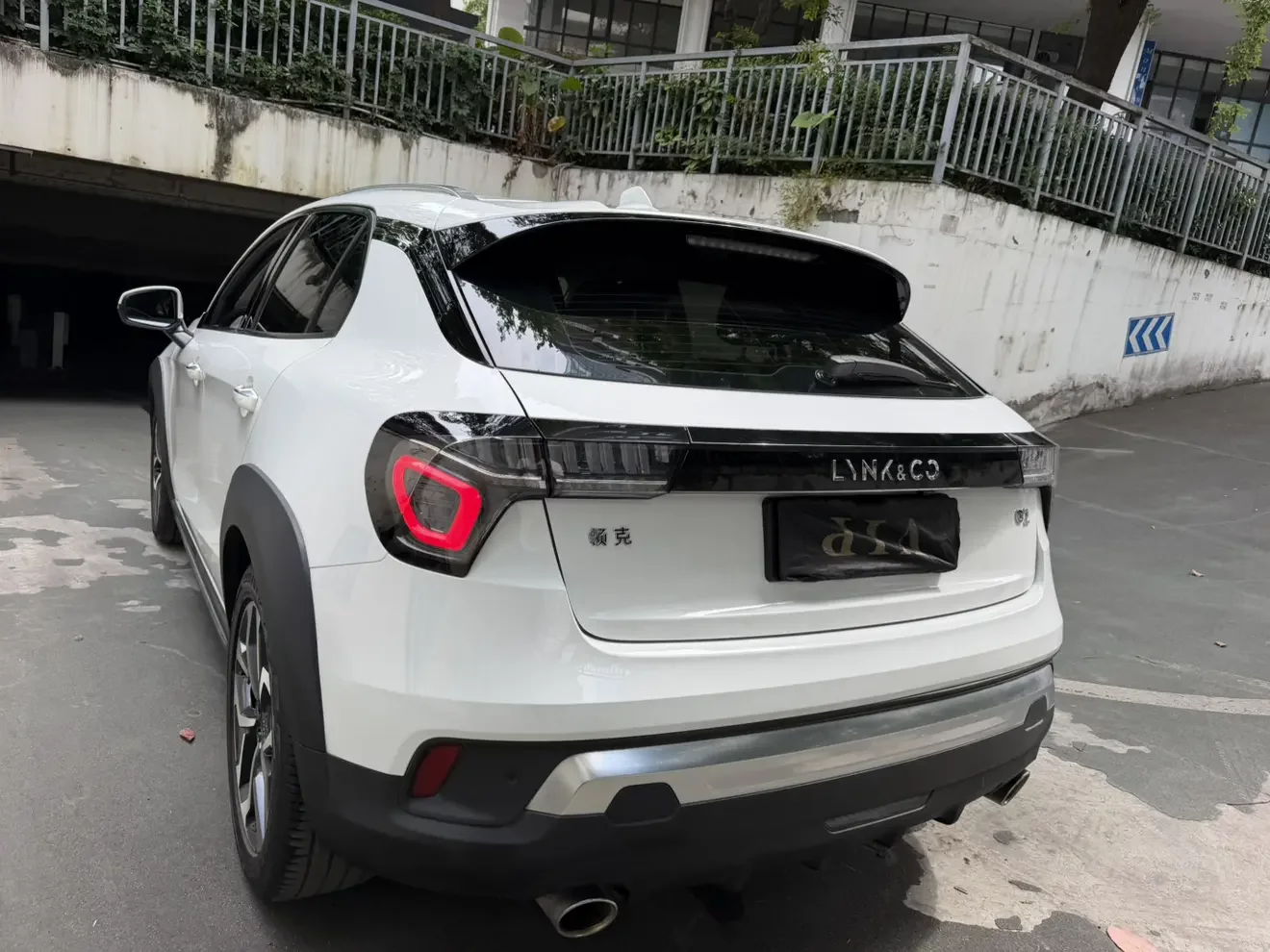 Lynk & Co 02