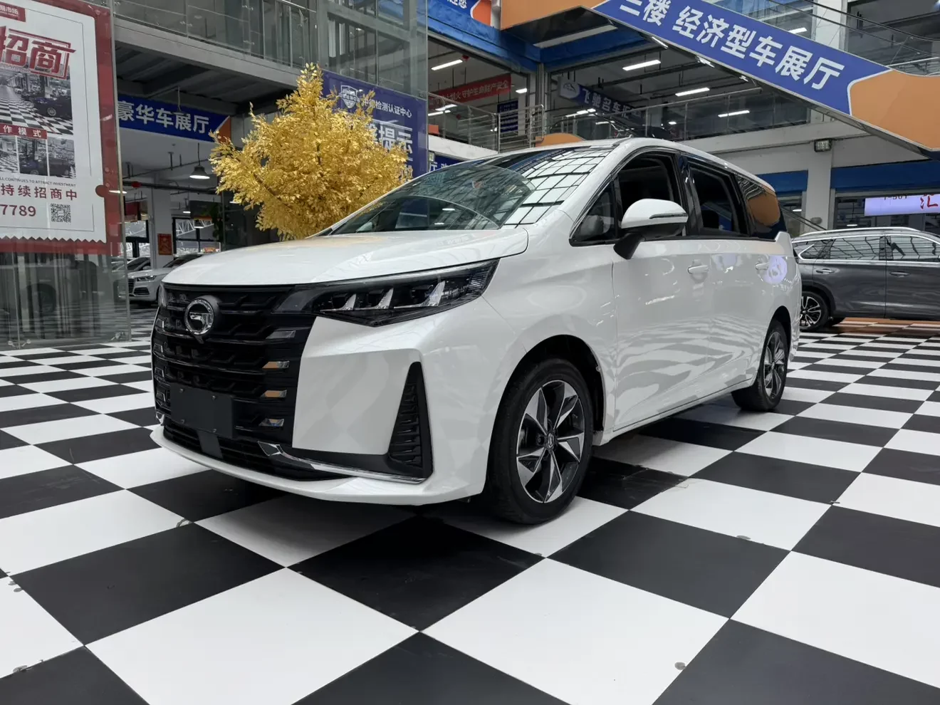 GAC Trumpchi M6  из Китая
