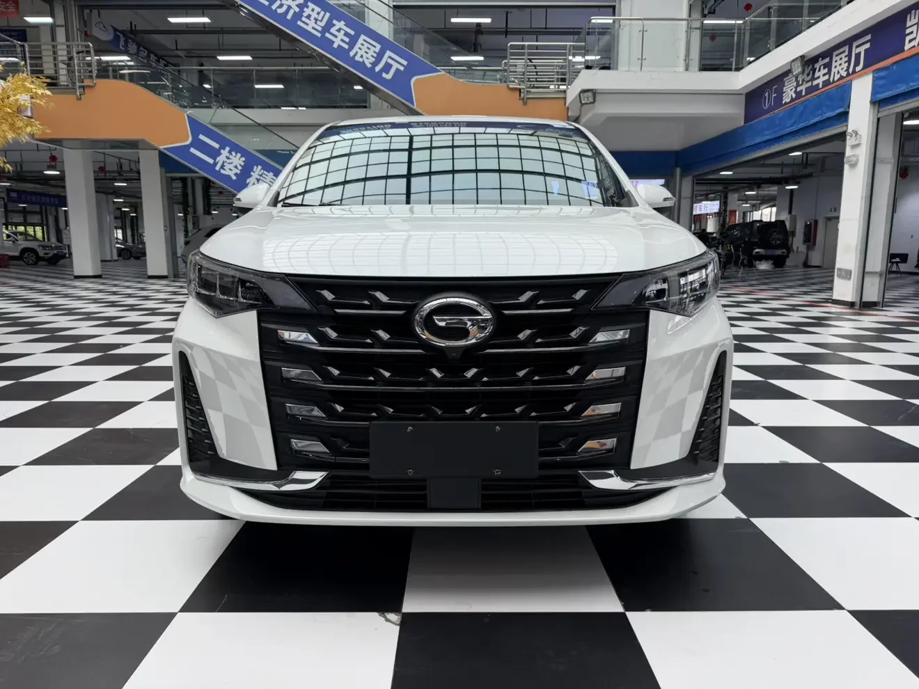 GAC Trumpchi M6  из Китая