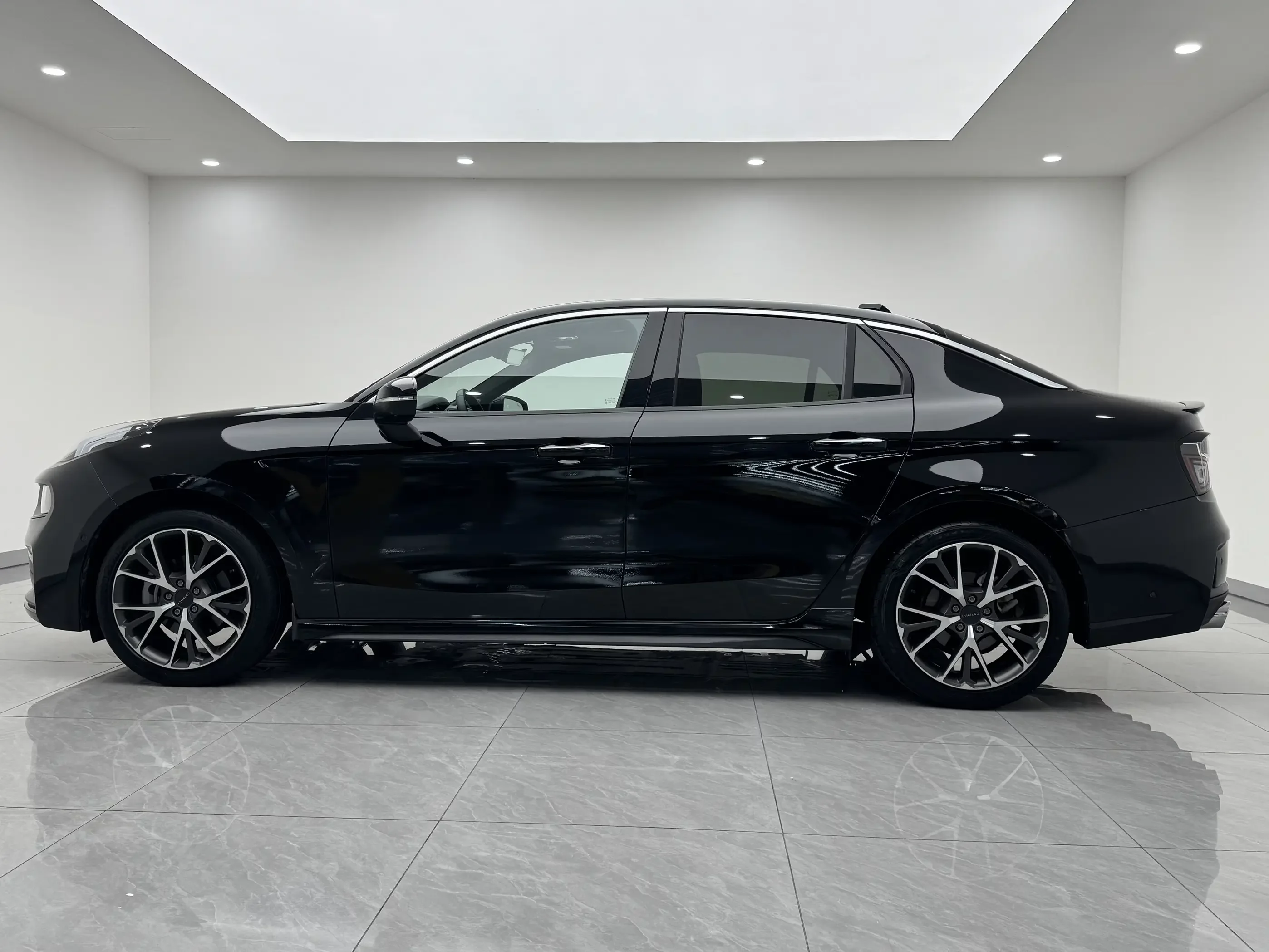 Lynk & Co 03
