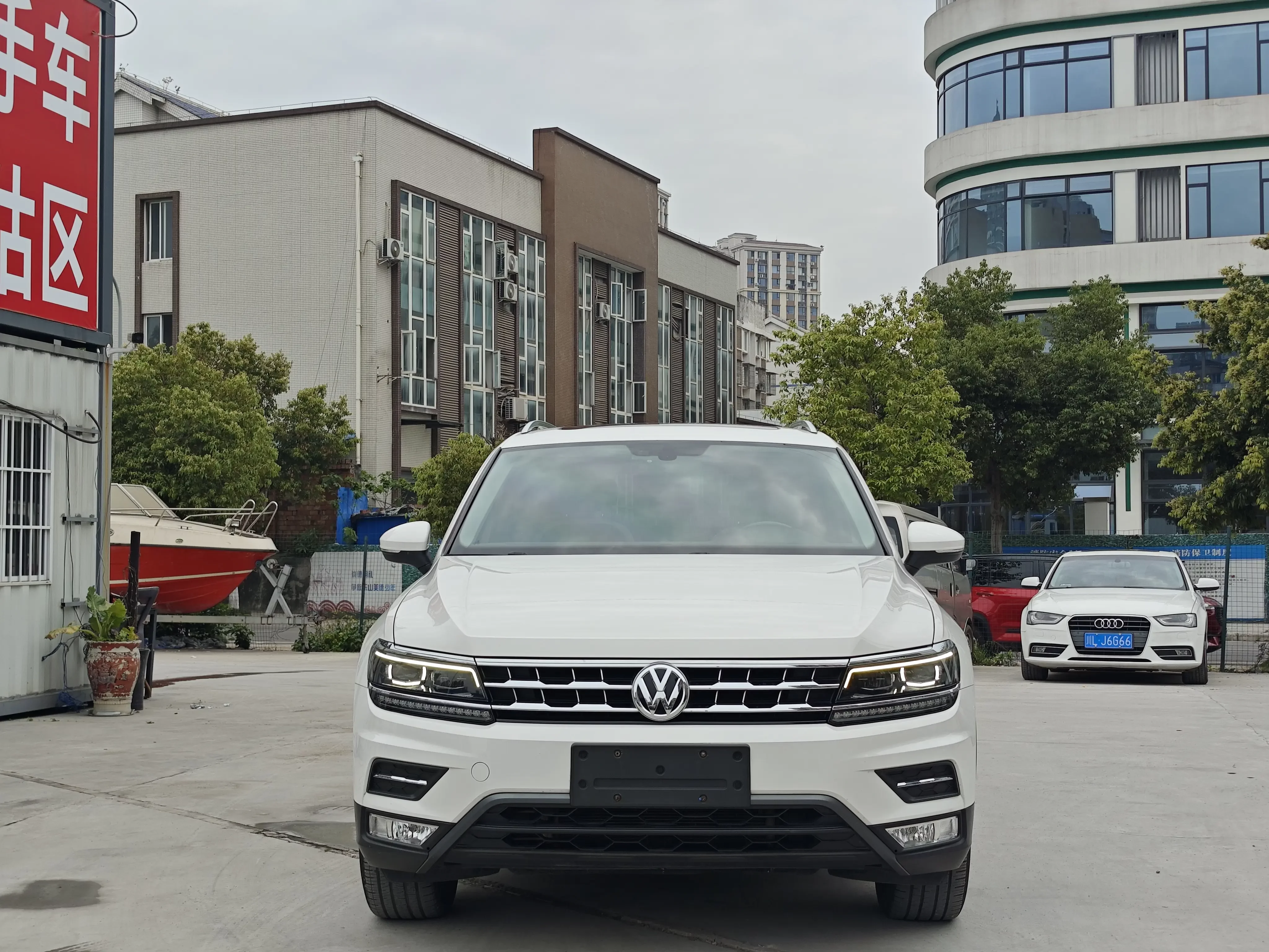 Volkswagen Tiguan L