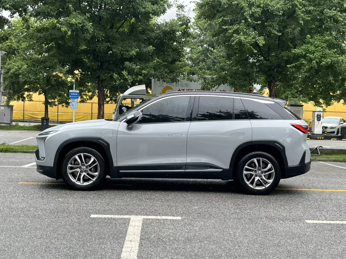 NIO ES6