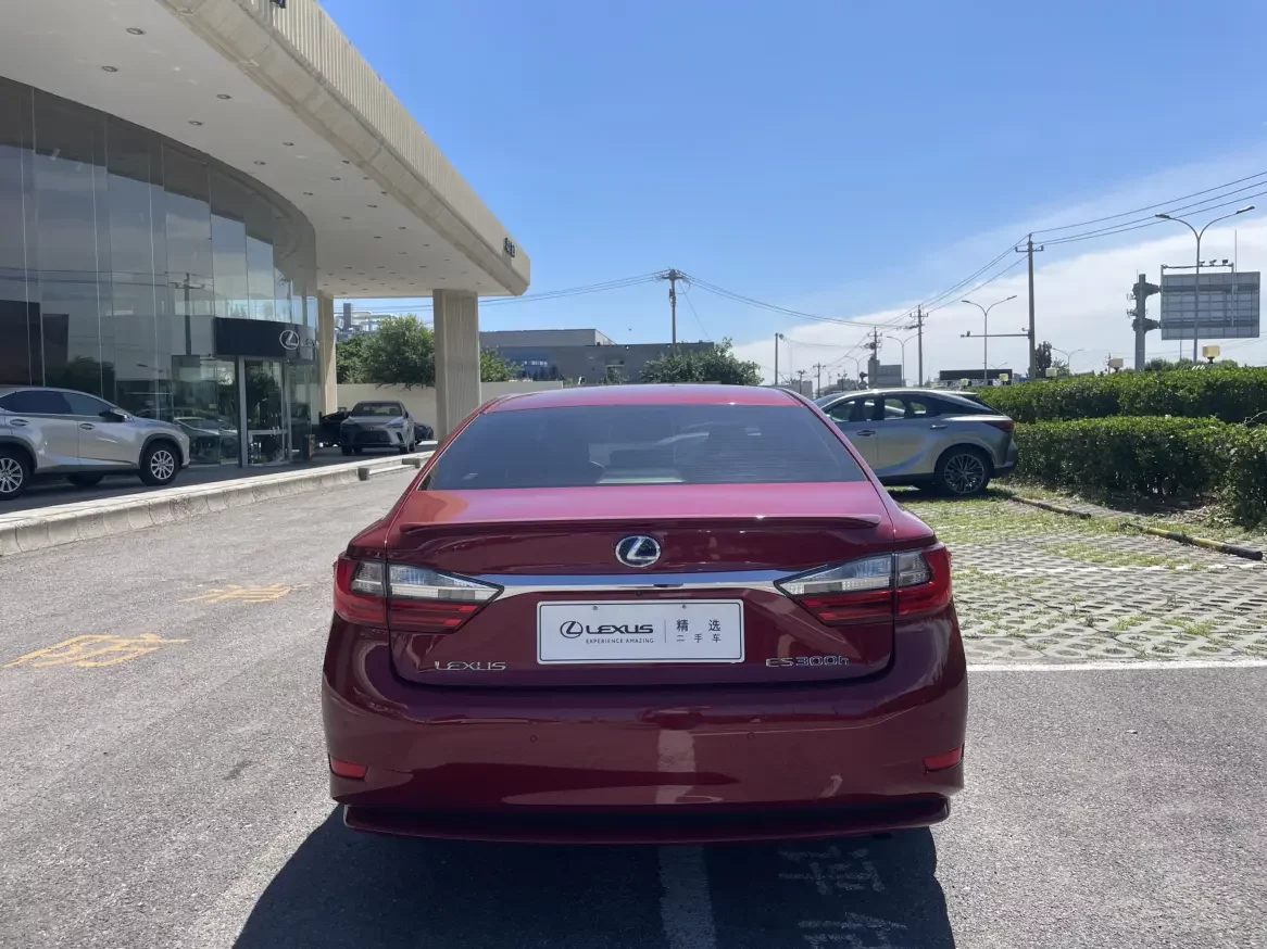 Lexus ES