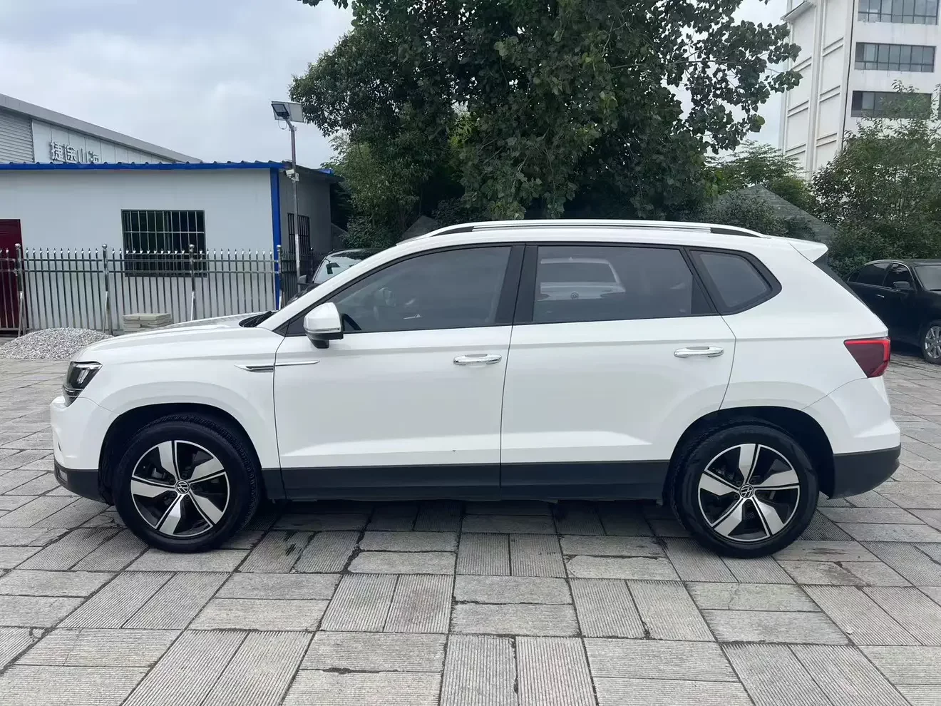 Volkswagen Tharu