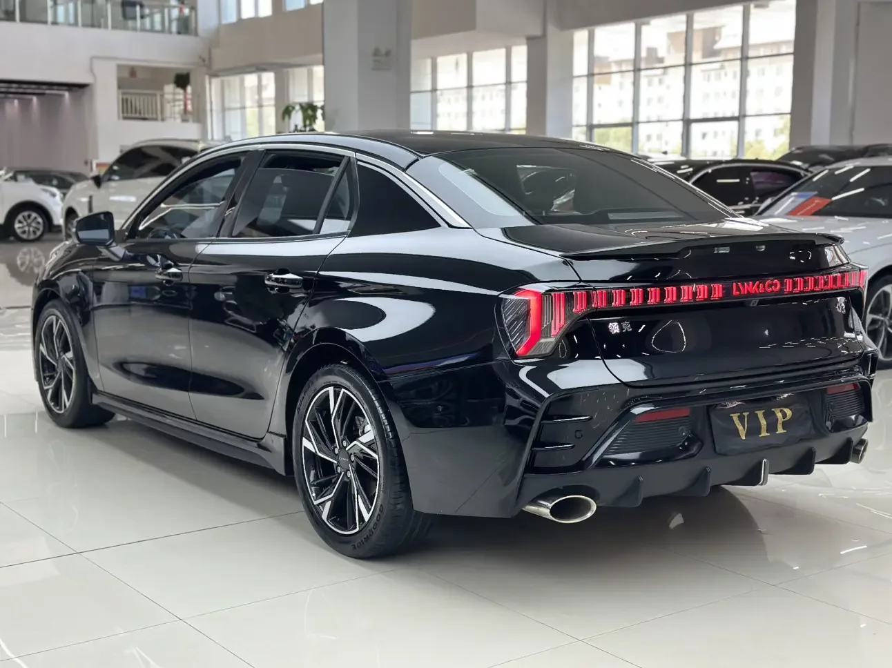 Lynk & Co 03