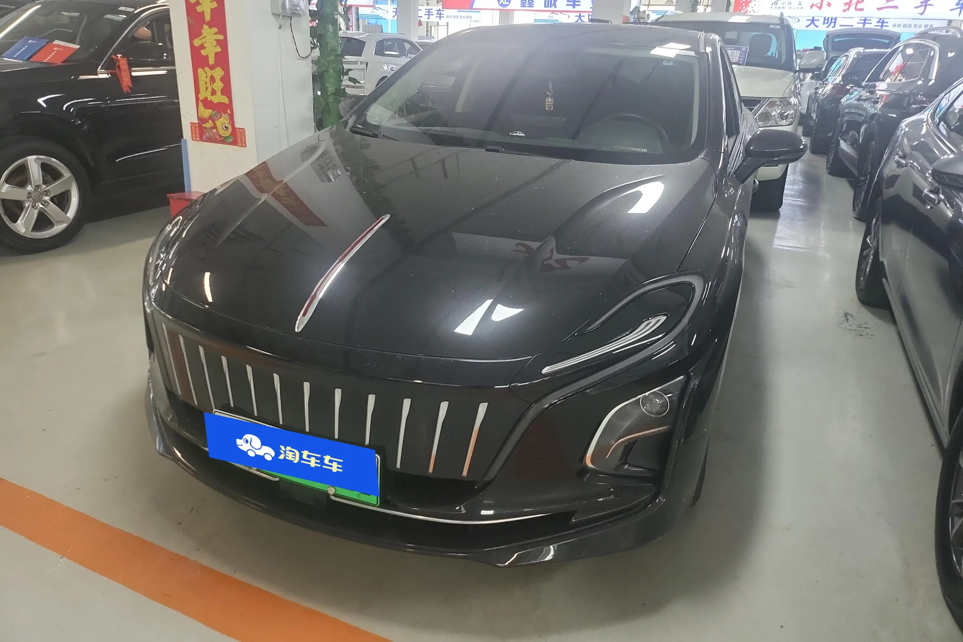 Hongqi E-QM5