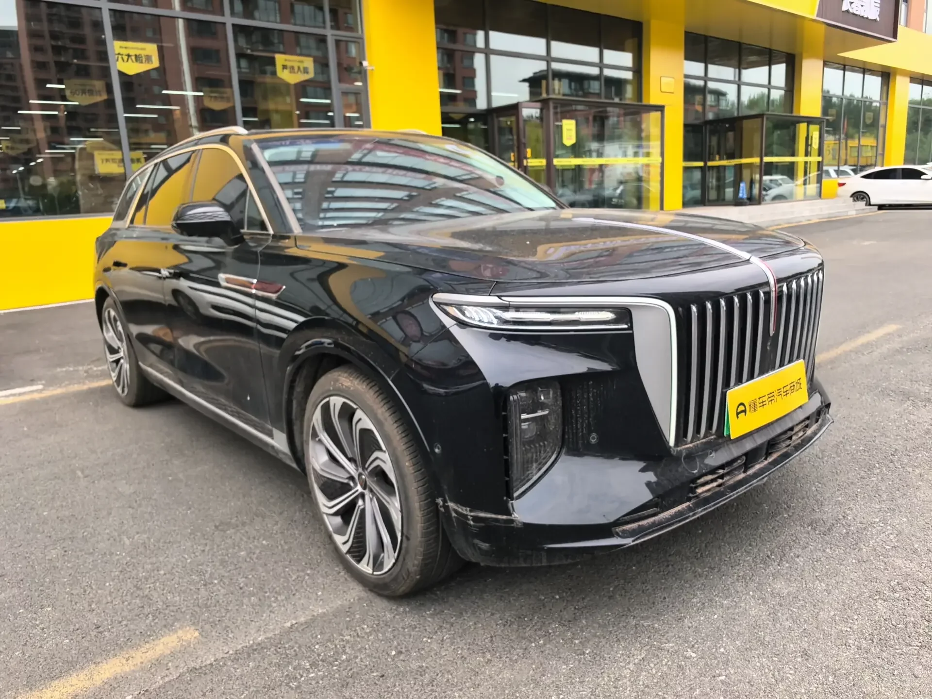 Hongqi E-HS9