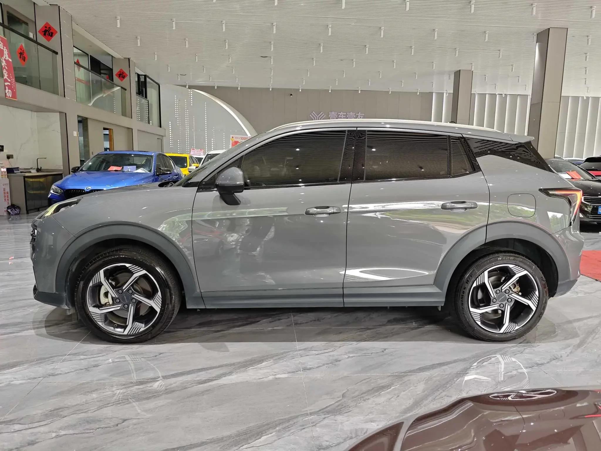 Lynk & Co 06 EM-P