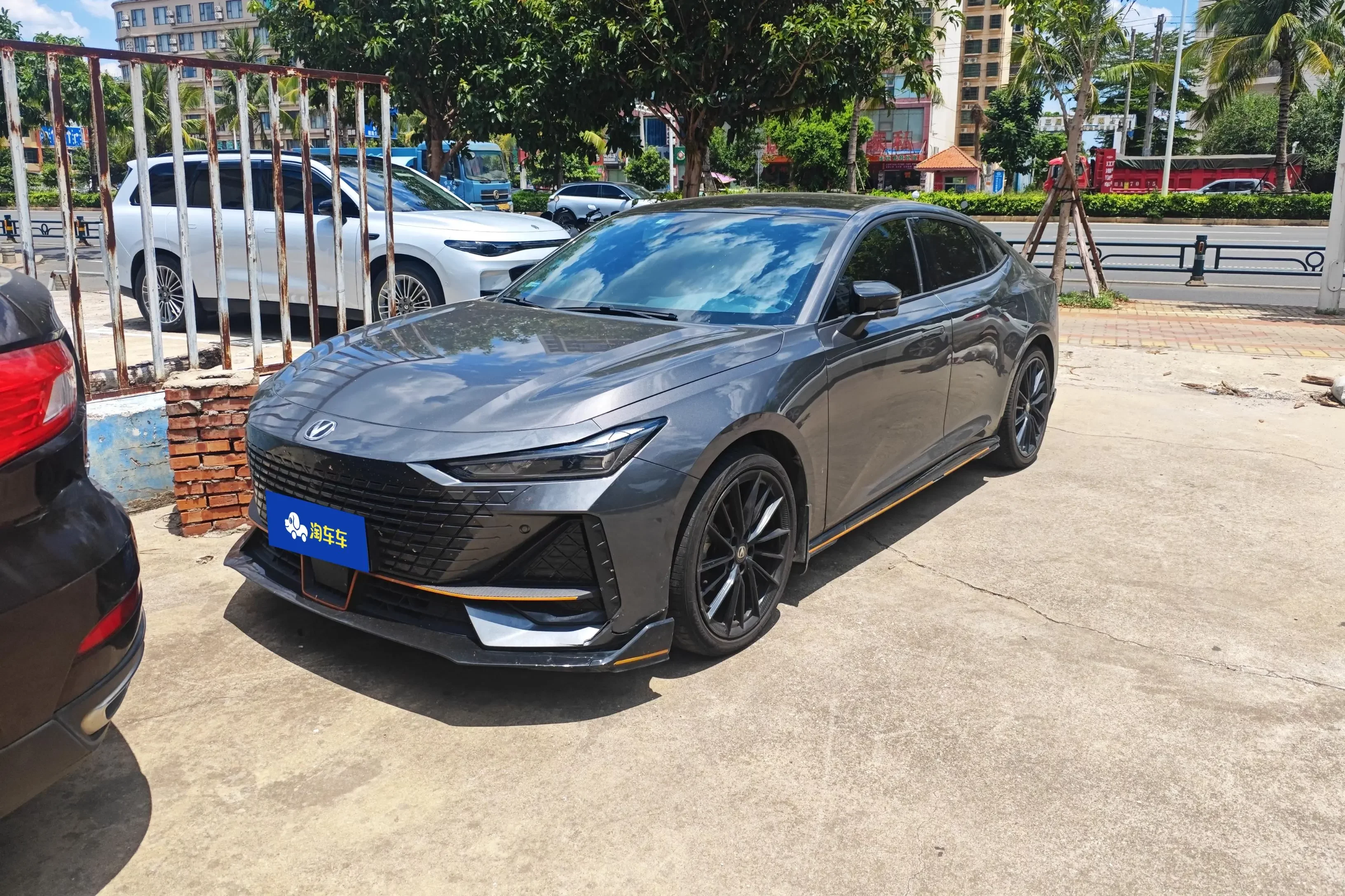 Changan UNI-V  из Китая