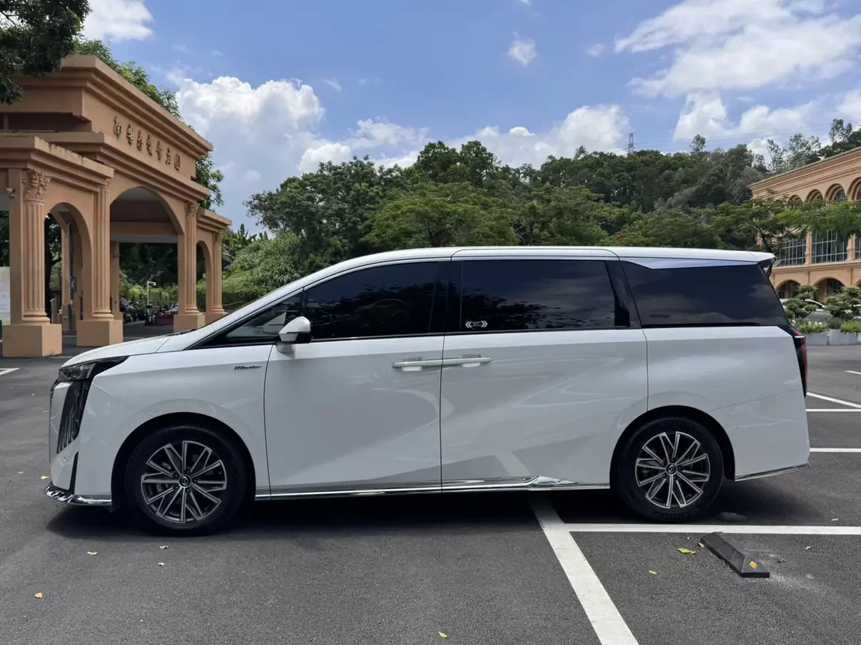 GAC Trumpchi M8