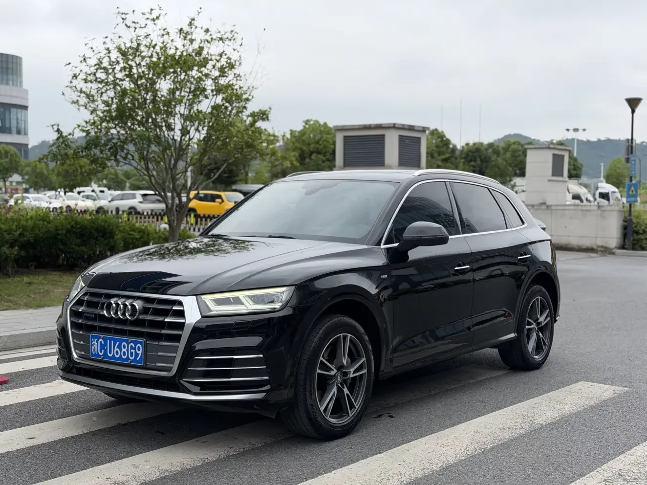 Audi Q5L Sportback  из Китая