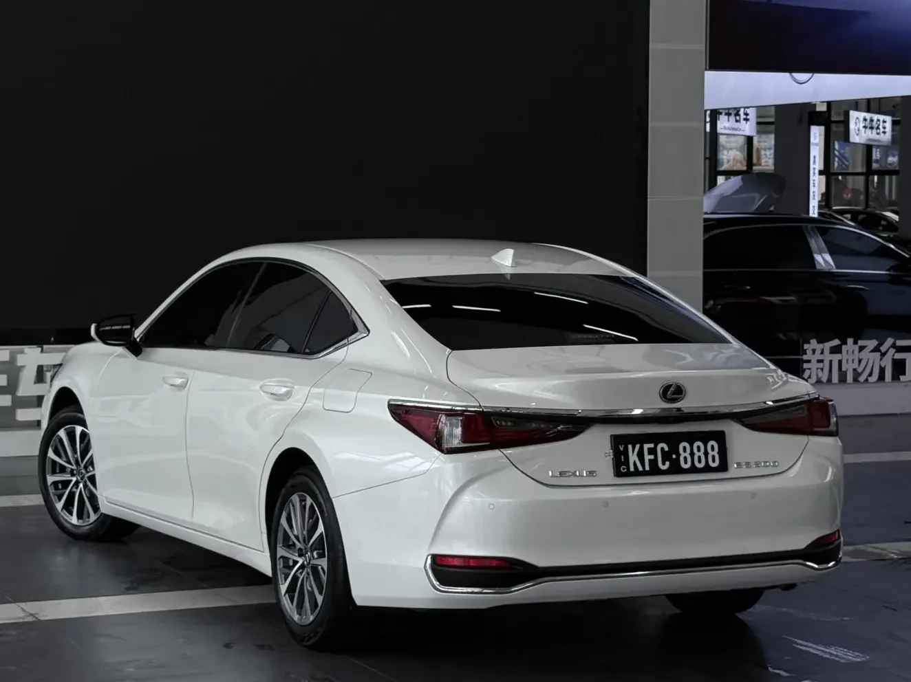 Lexus ES