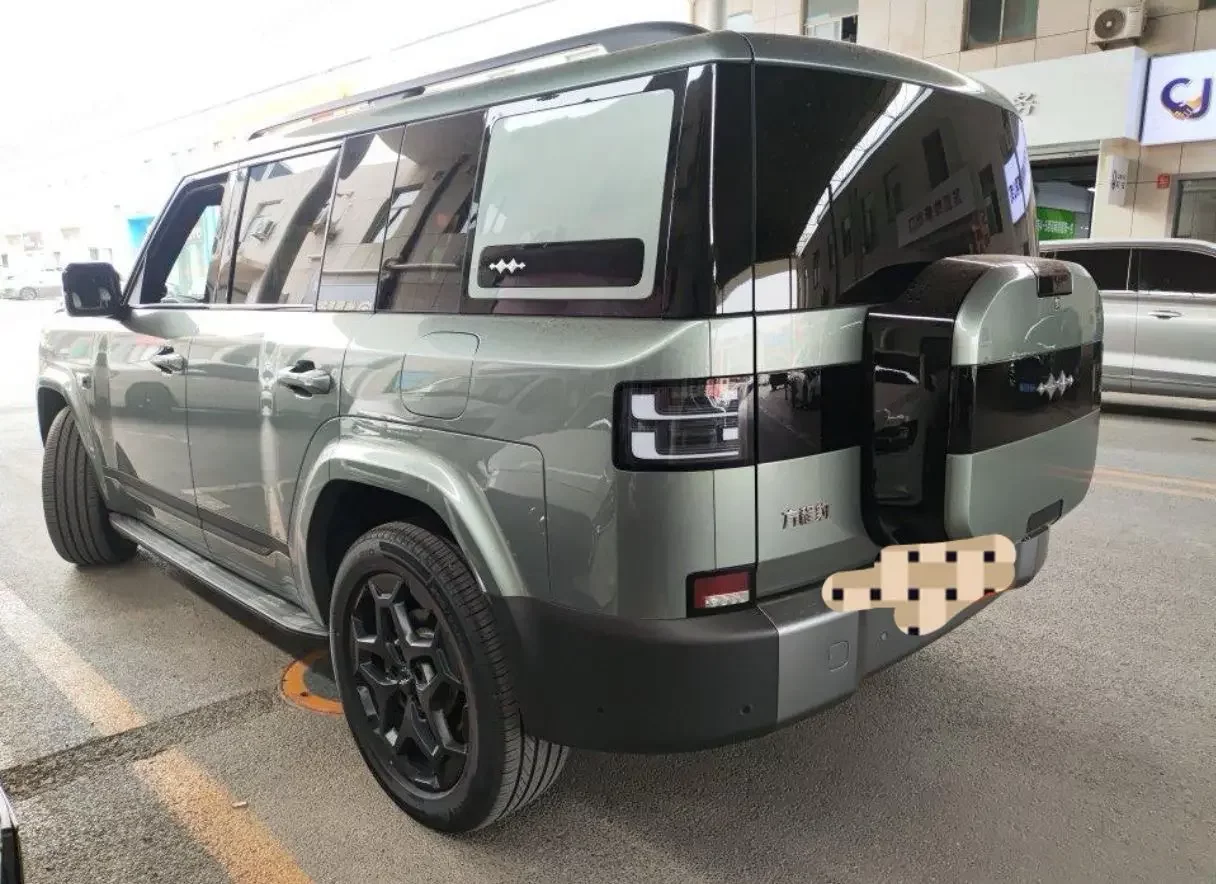 BYD Leopard Titanium 7 PHEV