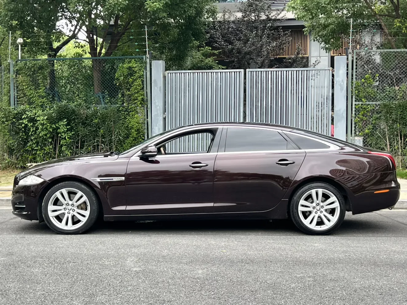 Jaguar XJ