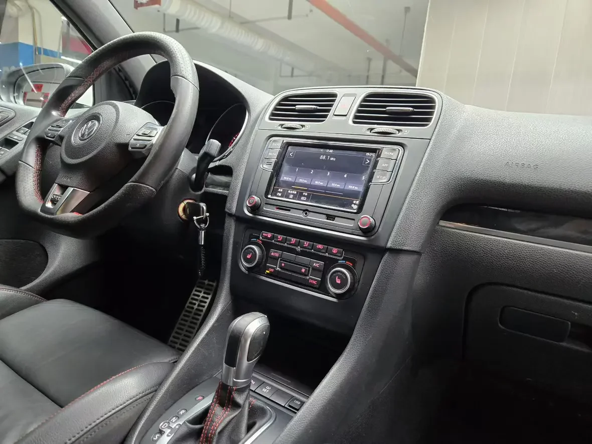 Volkswagen Golf GTI