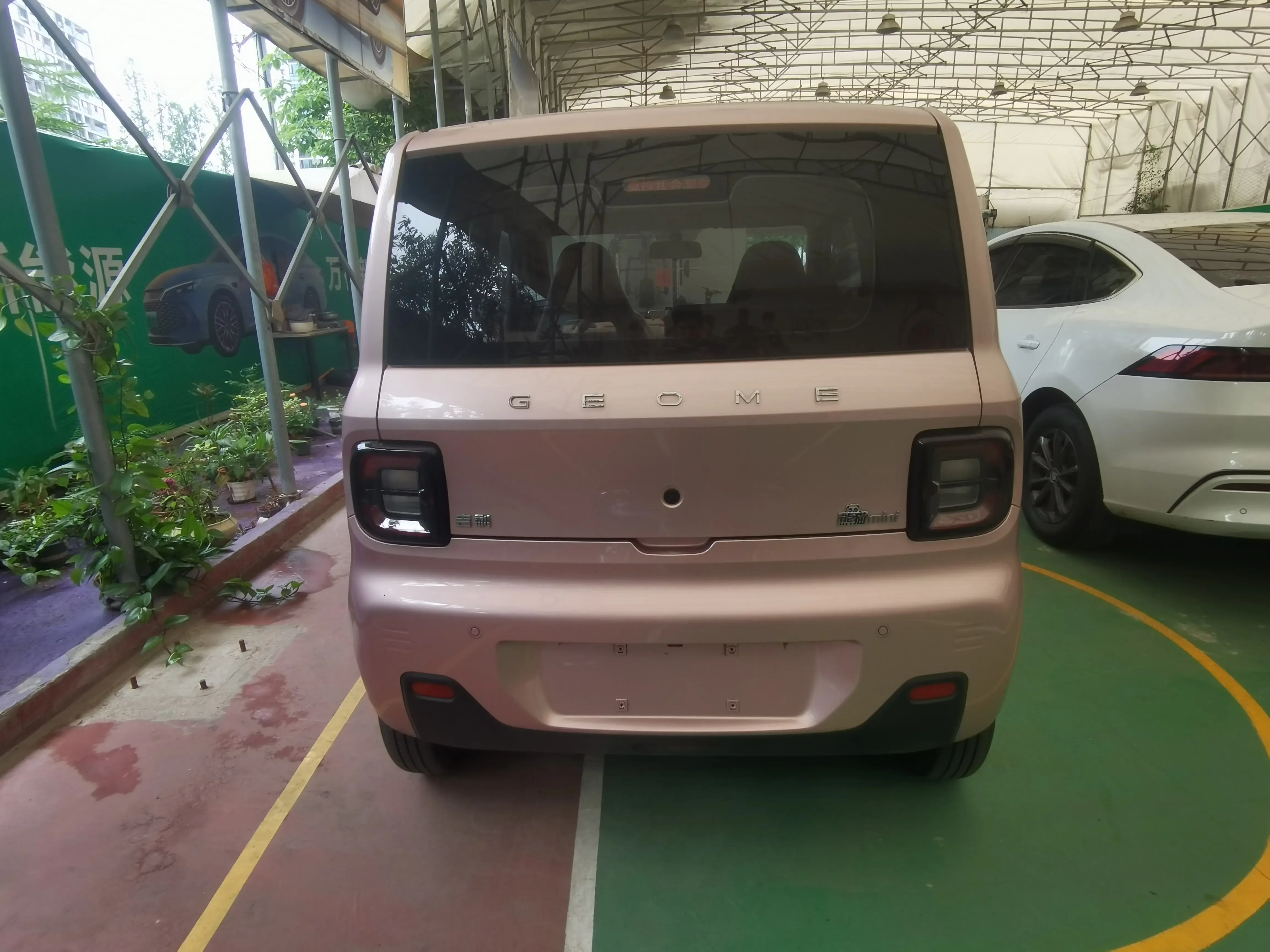 Geely panda